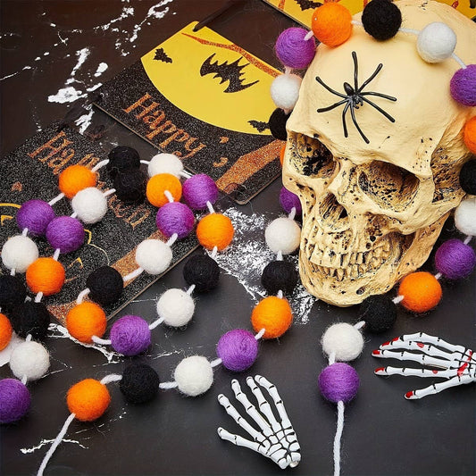 CWMM10230_HALLOWEEN FELT BALL GARLAND 24PCS SPOOKY DECOR