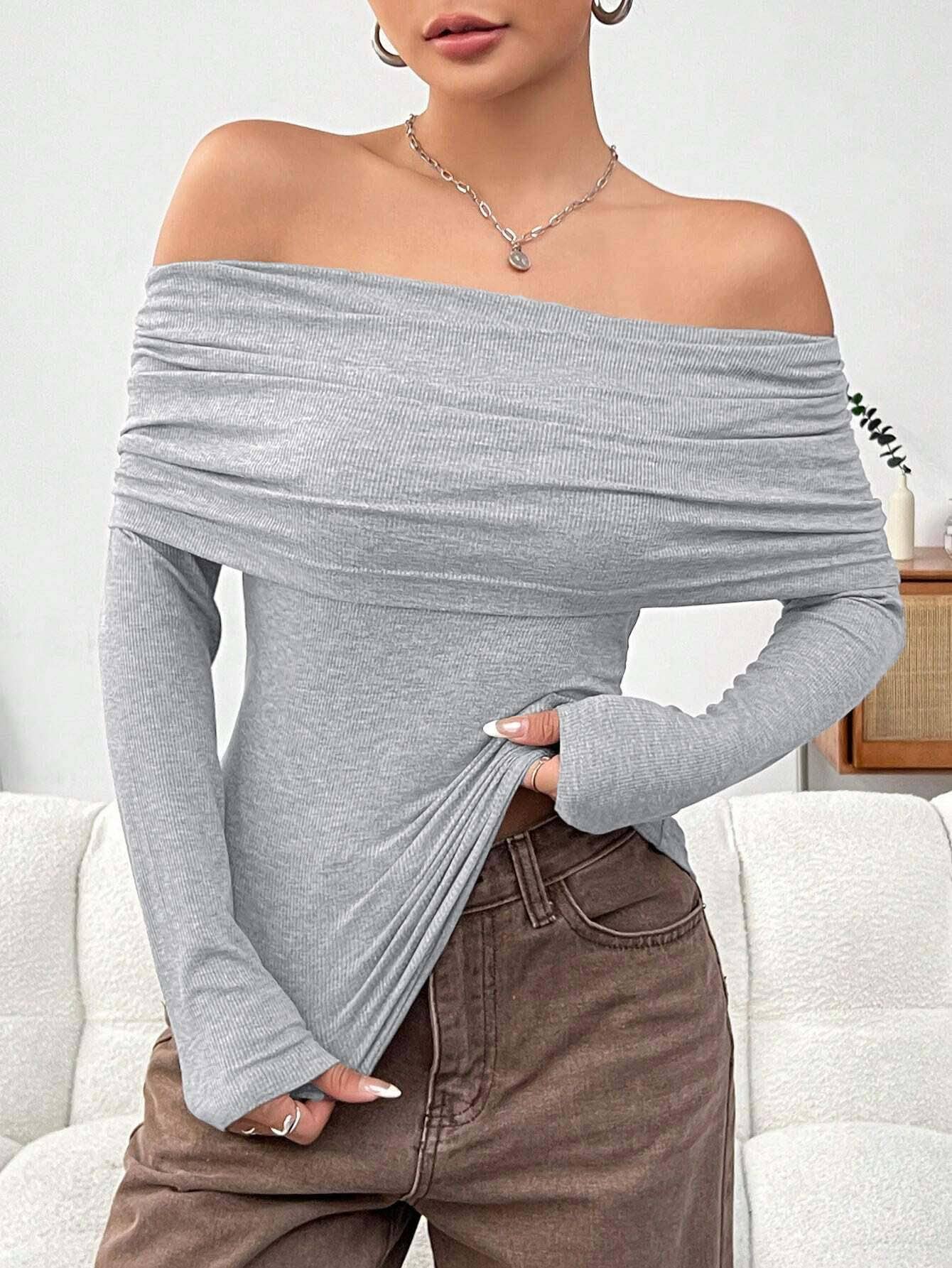 SLIM-FIT KNIT LONG-SLEEVED TOP WITH A LINE NECK