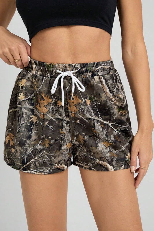 CWBSP0569_LOOSE DRAWSTRING CAMO SHORTS WITH BRANCH PRINT