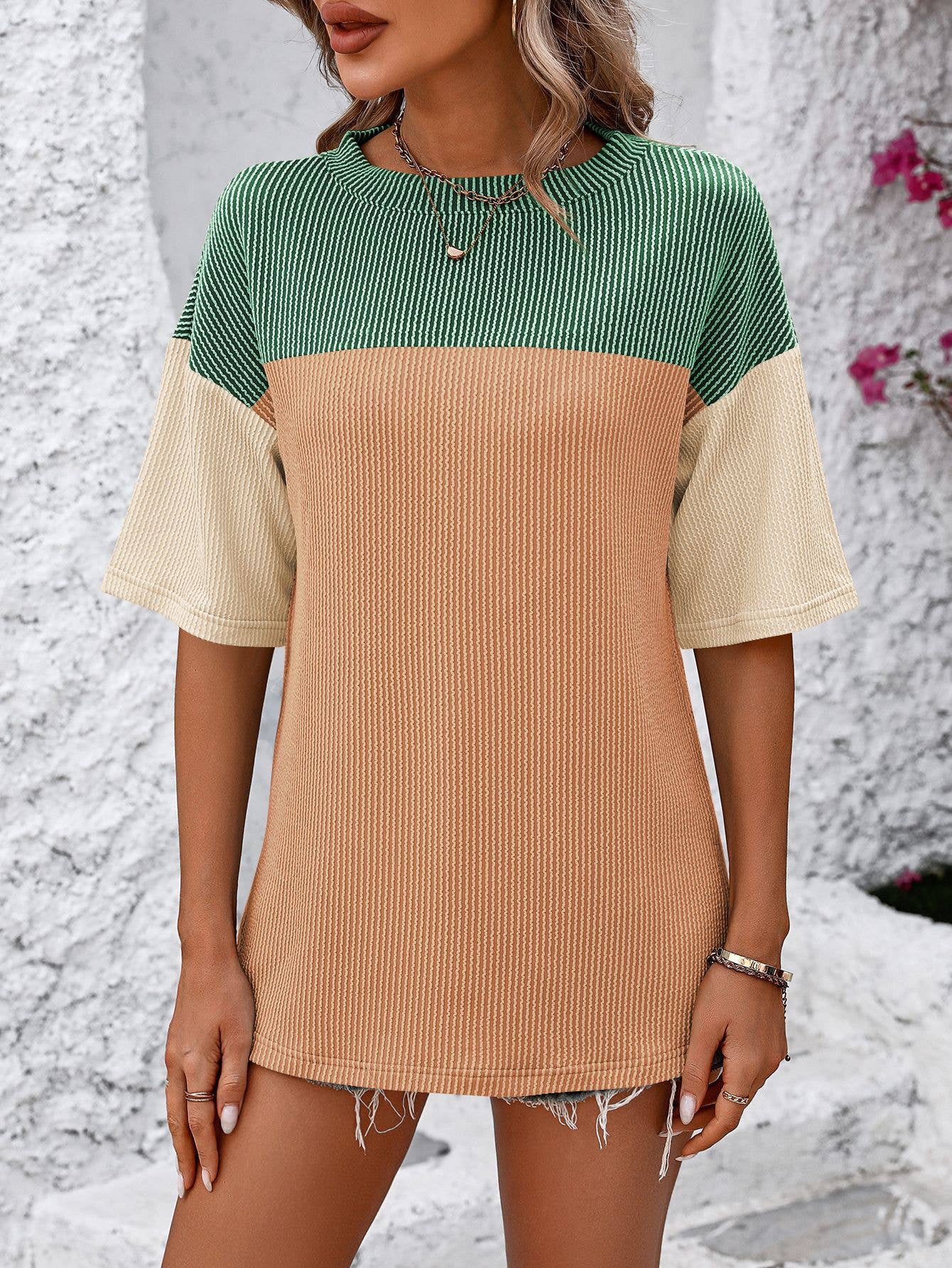ROUND NECK TWIST STRIP COLOR MATCHING T-SHIRT