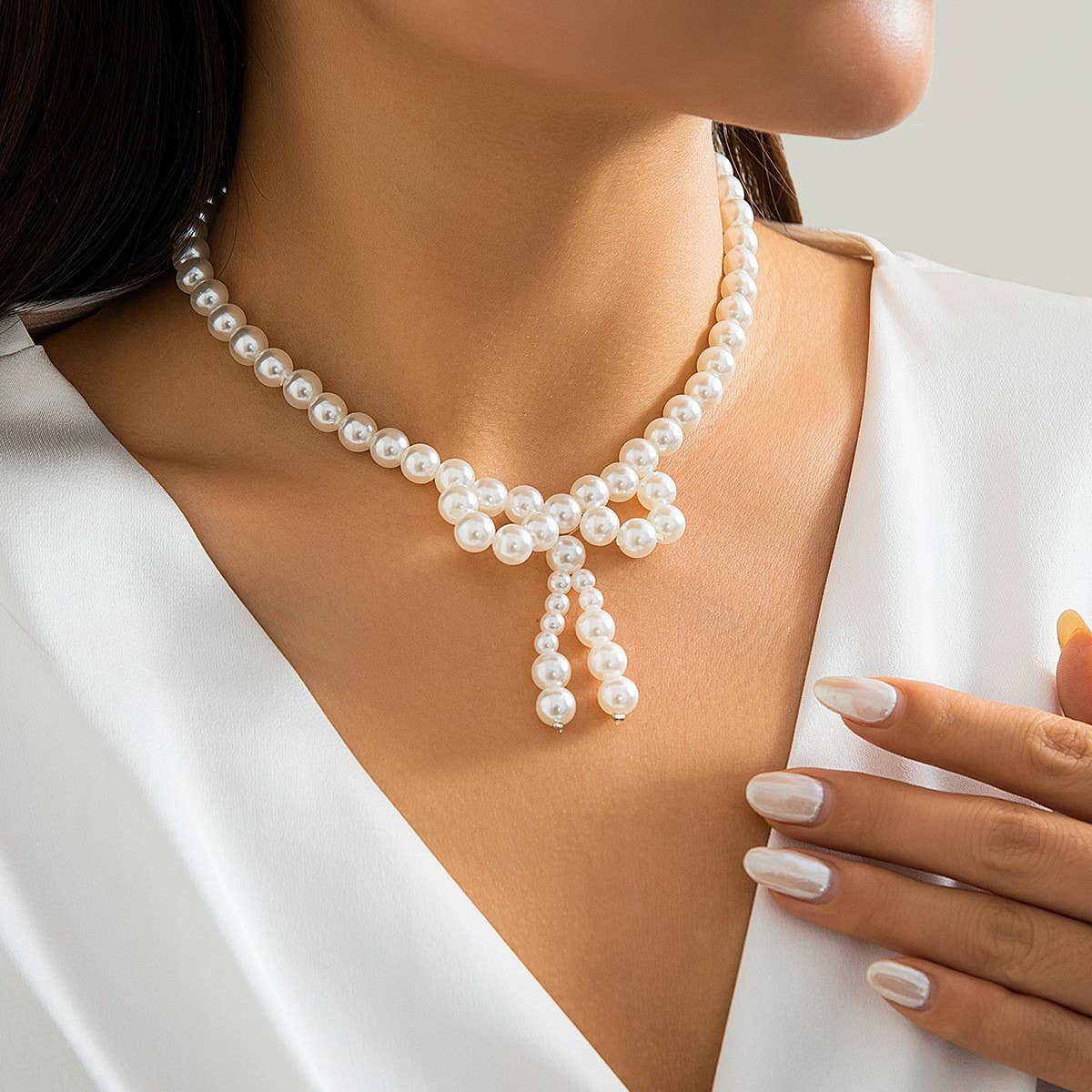 IMITATION PEARL BEADED NECKLACE WITH PEARL BOW