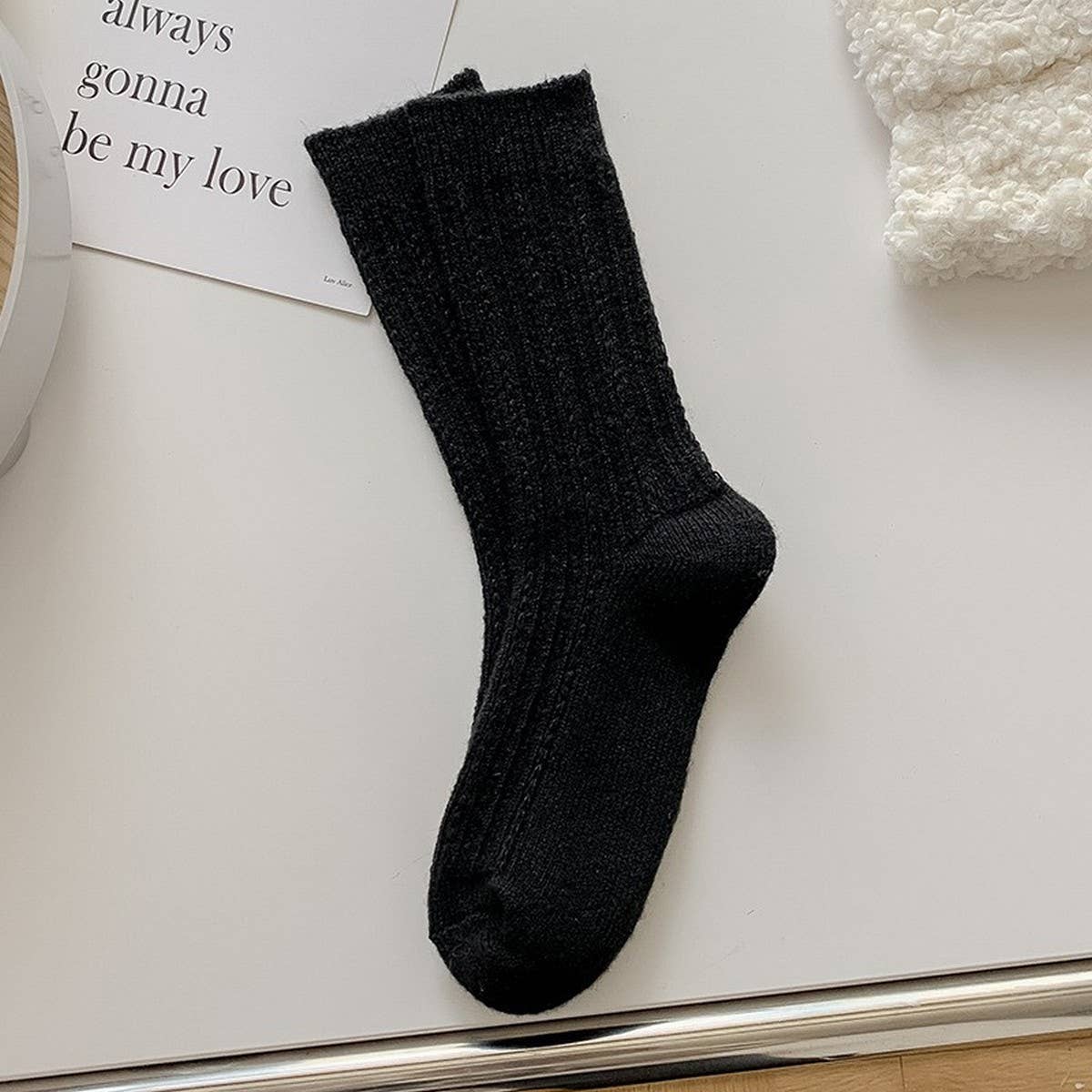 SIMPLE AND VERSATILE FASHIONABLE MID-CALF SOCKS