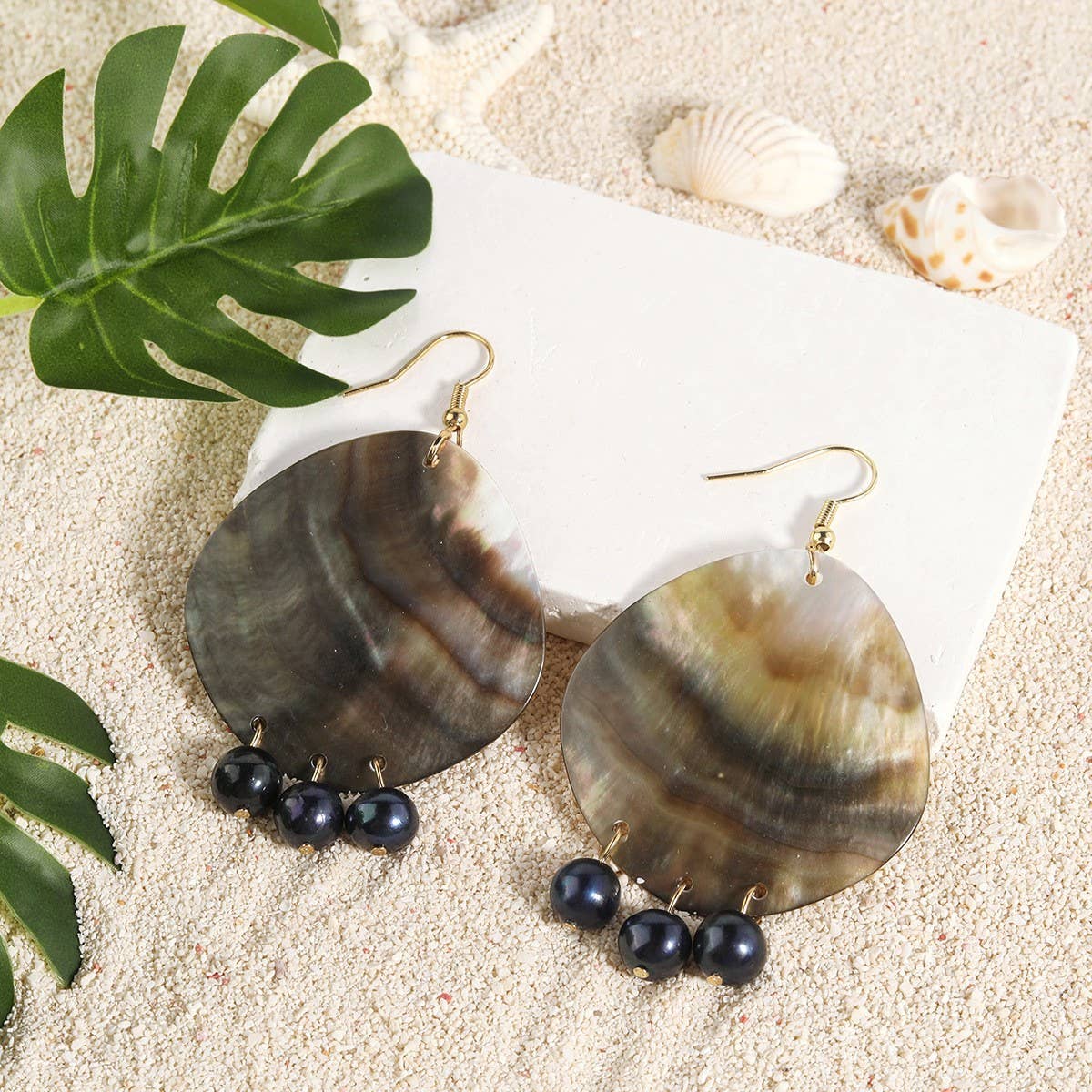 FASHION NATURAL MOTHER-OF-PEARL EARRINGS_CWMM4260