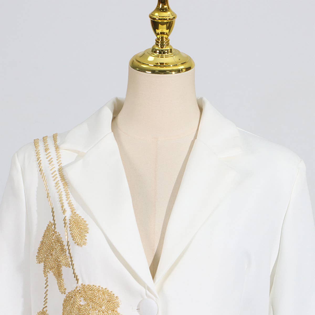 Fashionable Rhinestone Blazer with Elegant Design