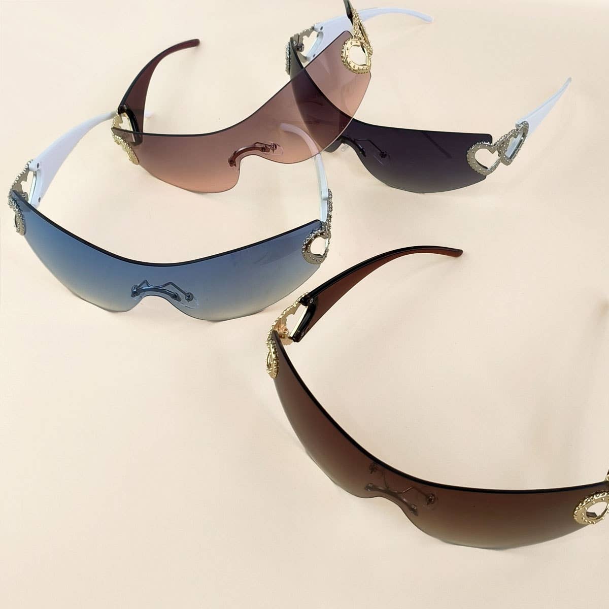Y2K STYLE FRAMELESS ONE-PIECE HEART SUNGLASSES_CWASG0266
