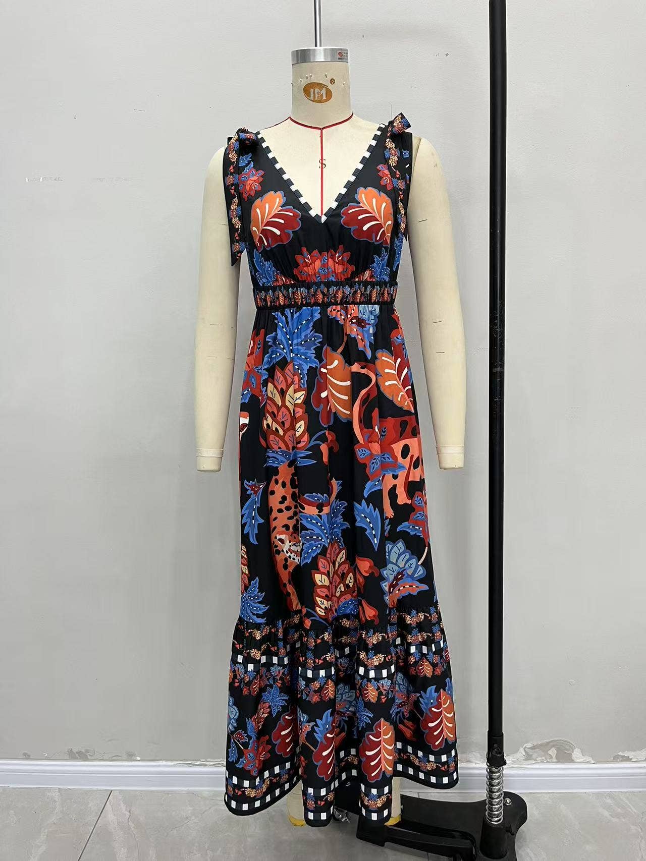 Loose V-neck short-sleeved printed casual dress