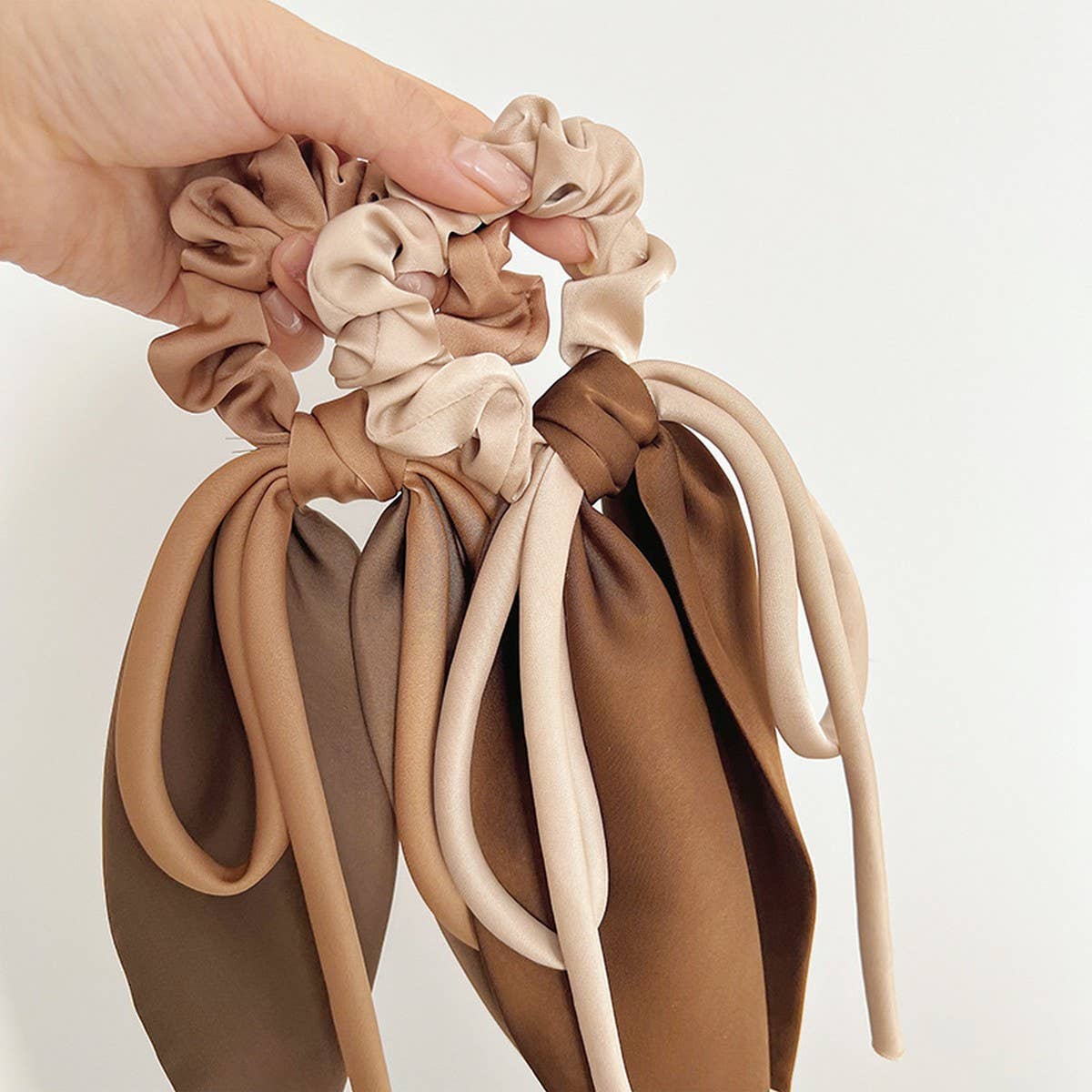 FRENCH BOW TEMPERAMENT HAIRTIES_CWAHA1194