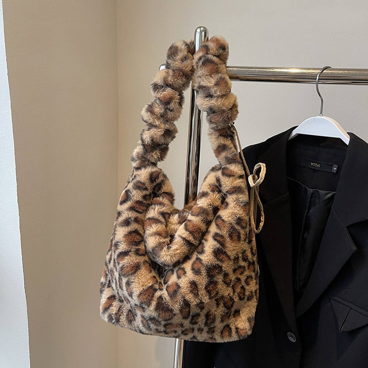 WINTER LEOPARD PRINT SHOULDER CROSSBODY PLUSH BAG_CWAB3913