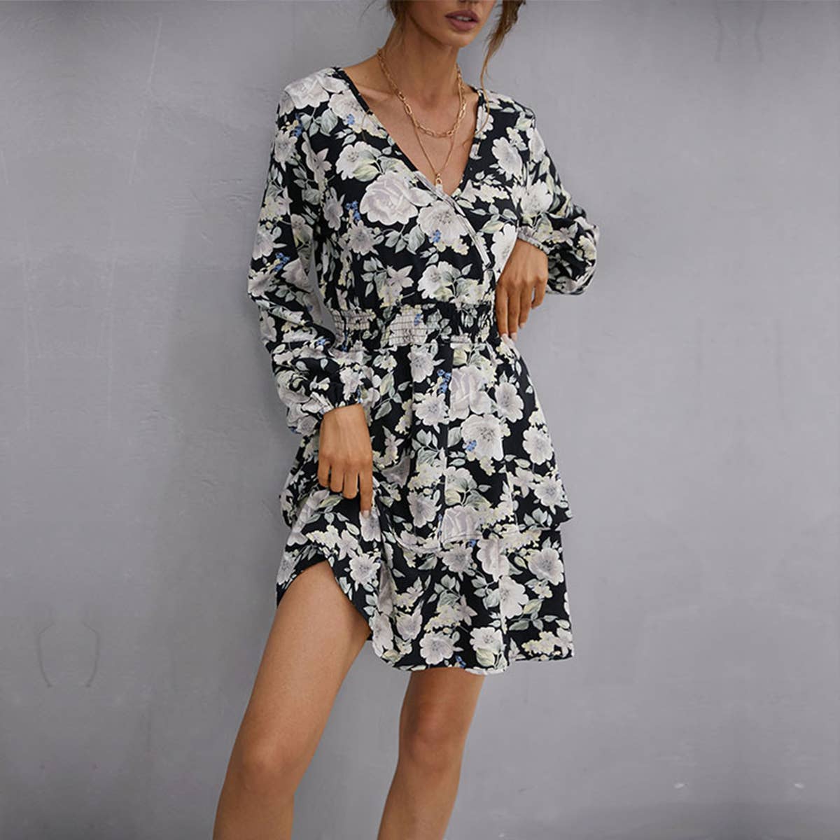 Slim-fit, slim-waist, long-sleeved dress