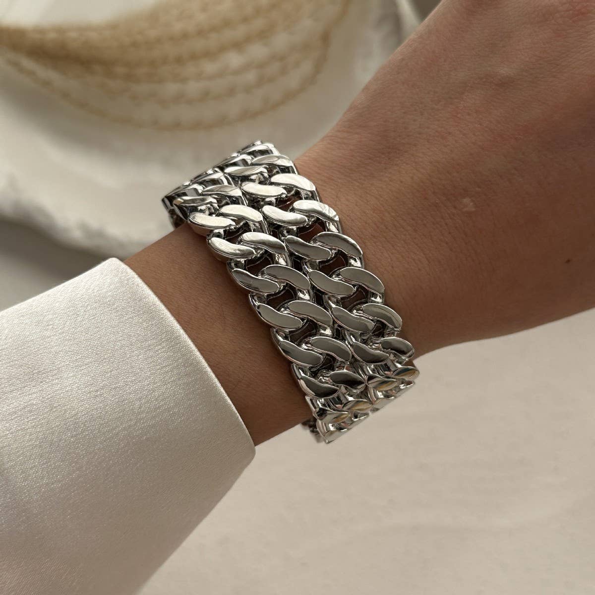 IRREGULAR METAL SMOOTH SPRING WIDE BRACELET