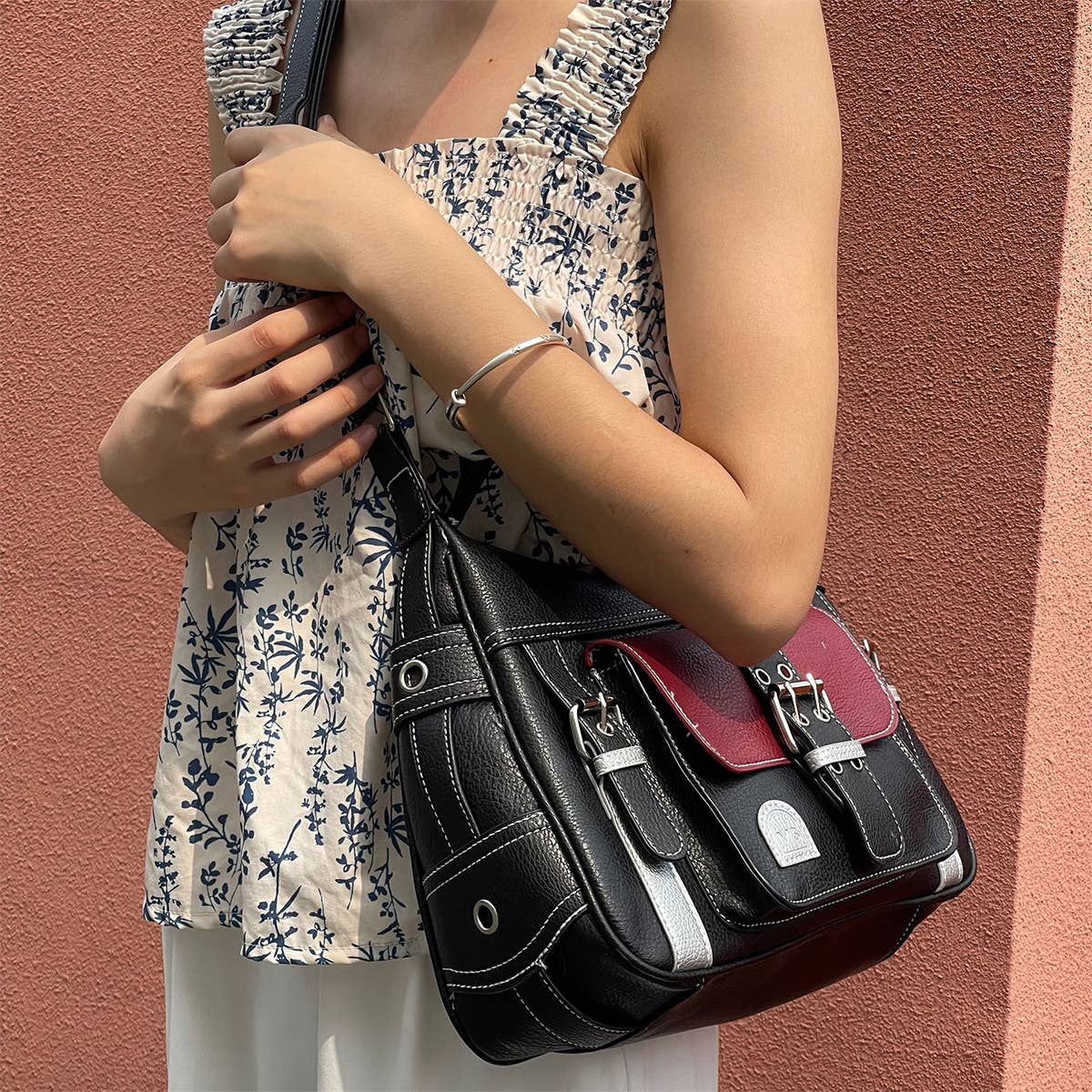 WOMEN CONTRAST BAG CROSSBODY BAG_CWAB0974