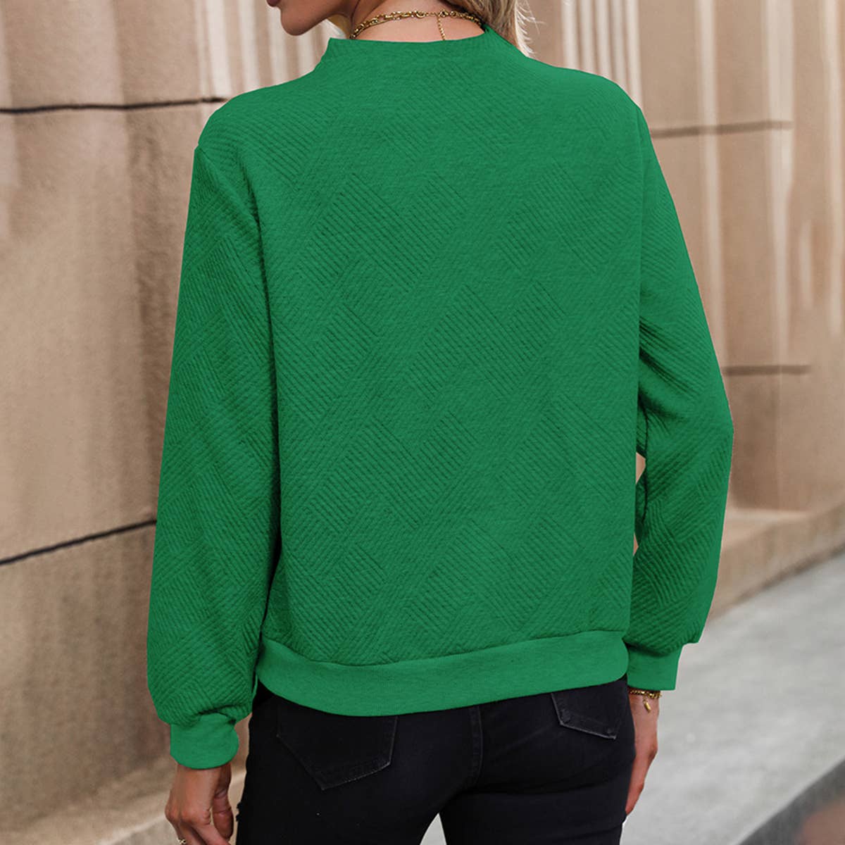 SOLID COLOR LONG-SLEEVED BUTTON-DECORATED HOODIE