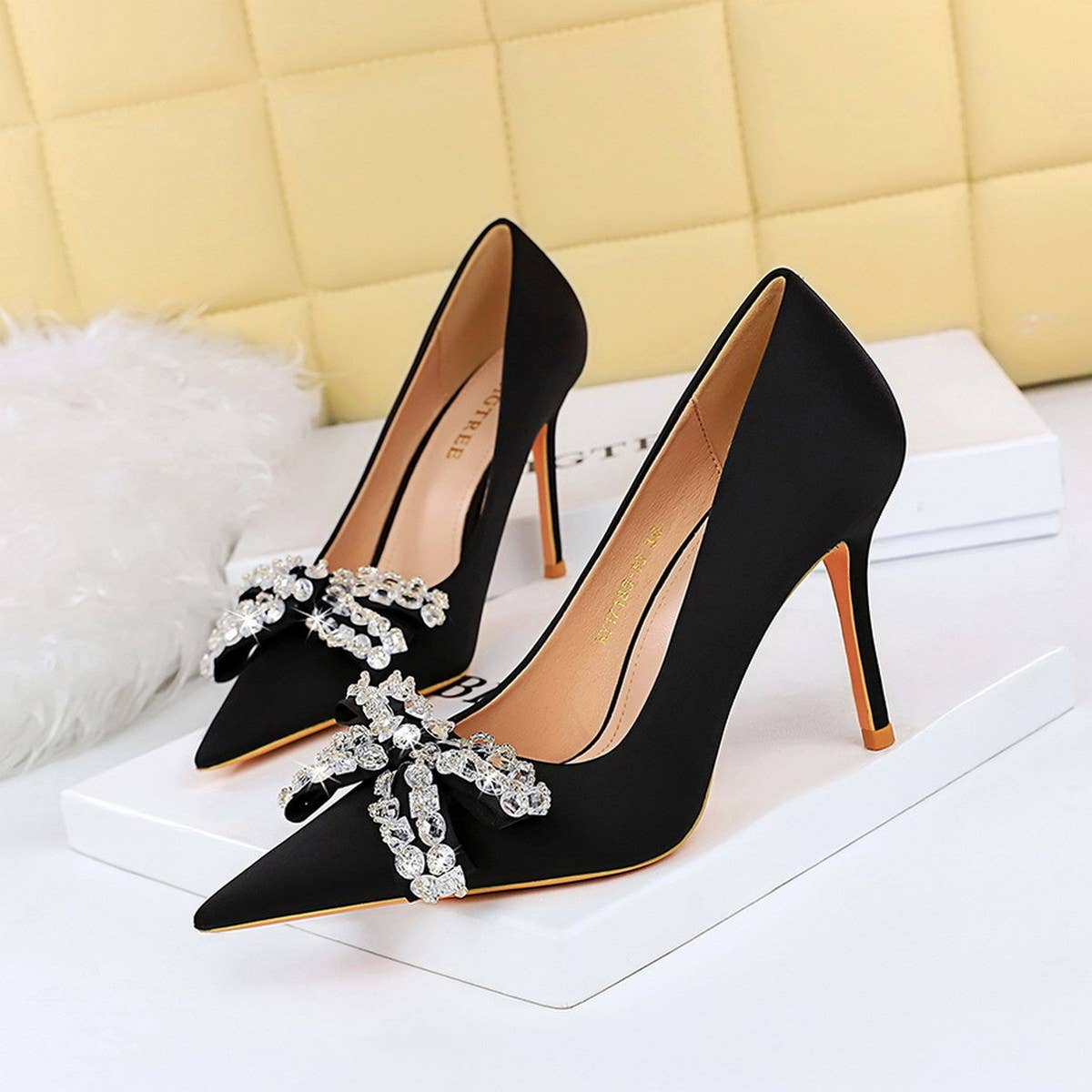 STYLISH POINTED TOE RHINESTONE HIGH HEELS_CWSHH0102