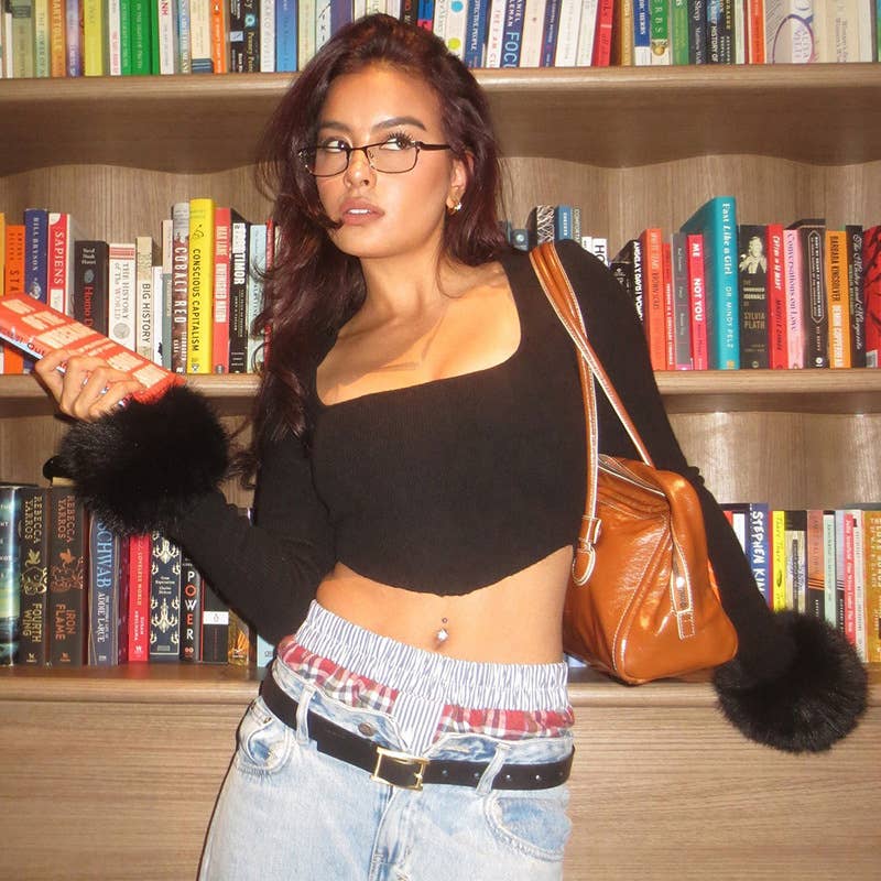 SOLID COLOR SLIM-FIT SQUARE NECK CROP KNIT TOP