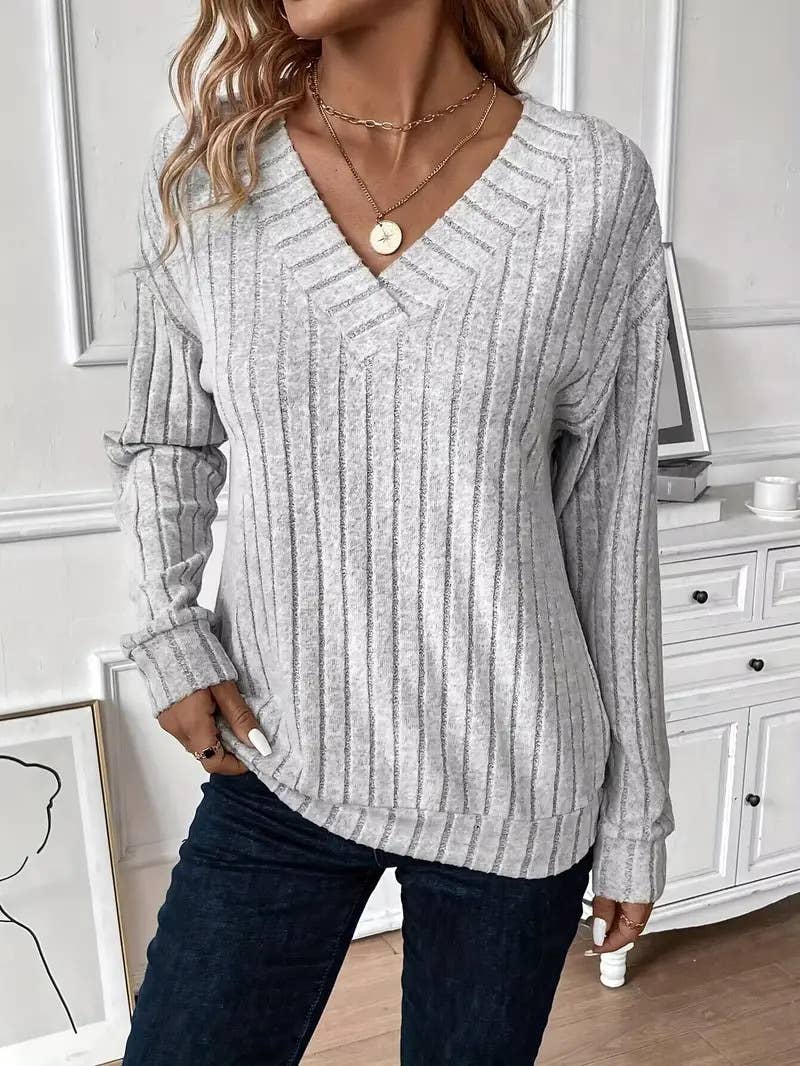 Solid-color long-sleeved V-neck knitted T-shirt