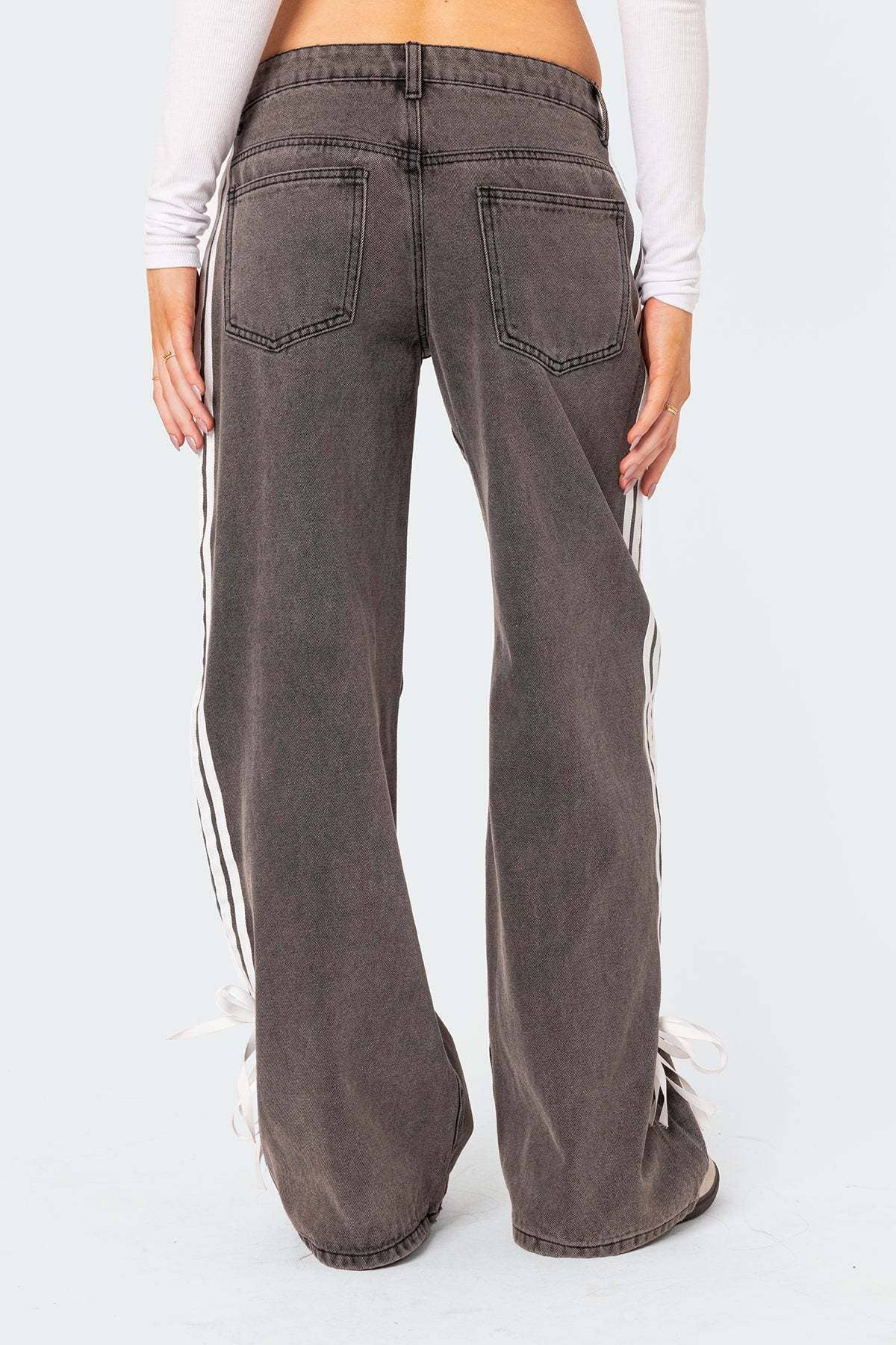 WIDE-LEG STRAIGHT LEG JEANS WITH SIDE STRETCH