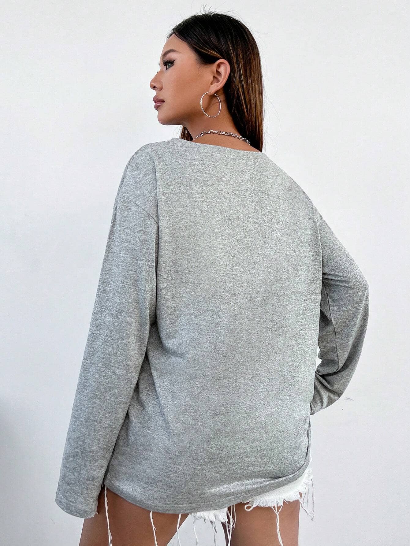 SLIM AND COMFORTABLE SIMPLE T-SHIRT WITH A BASE