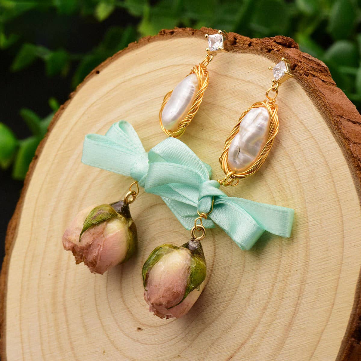 NEW HIGH-END RETRO FLOWER PEARL EARRINGS