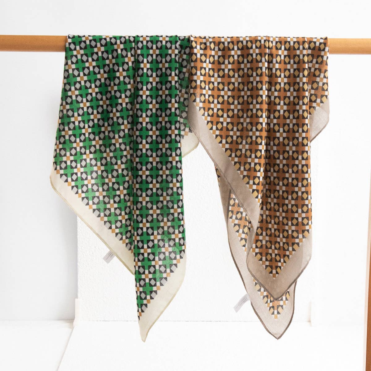 VINTAGE PLAID PRINT SQUARE SCARF