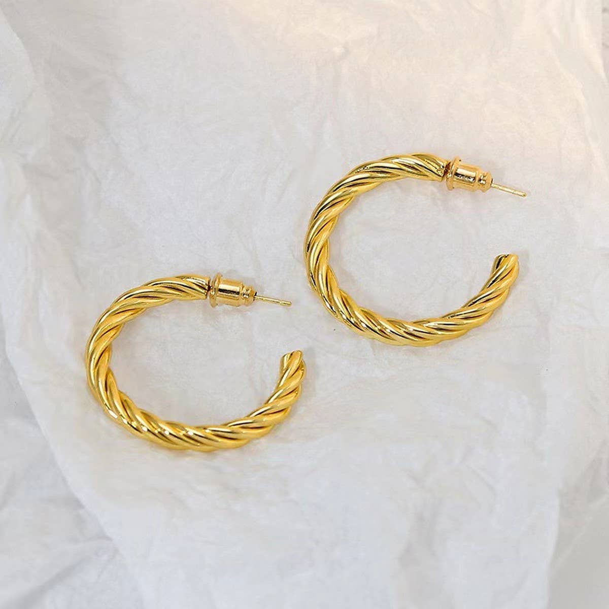 14K GOLD PLATED TWISTED ROPE ROUND HOOP EARRINGS_CWAJE0549