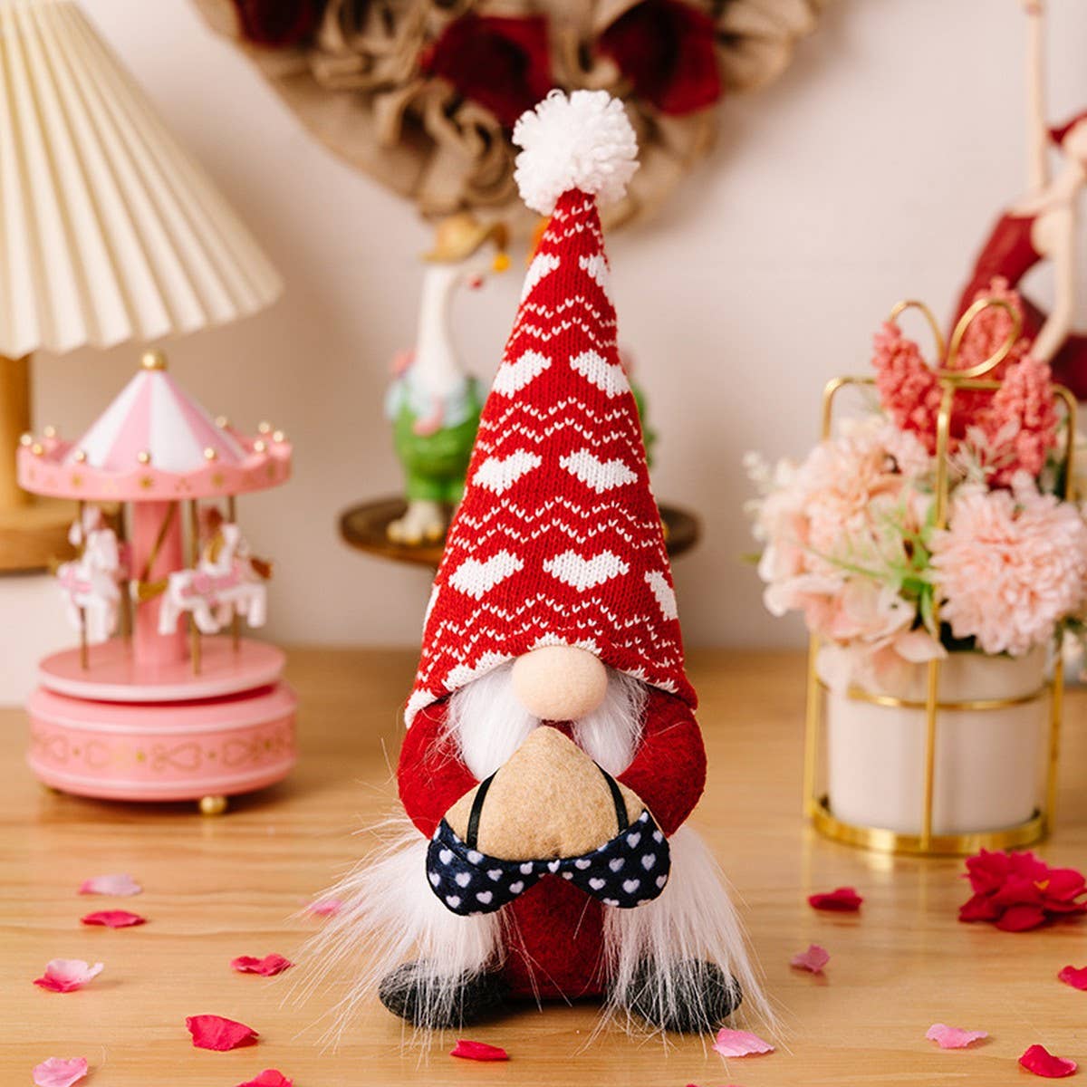 CWMM10269_VALENTINE KNIT GNOME DOLL WITH HEART