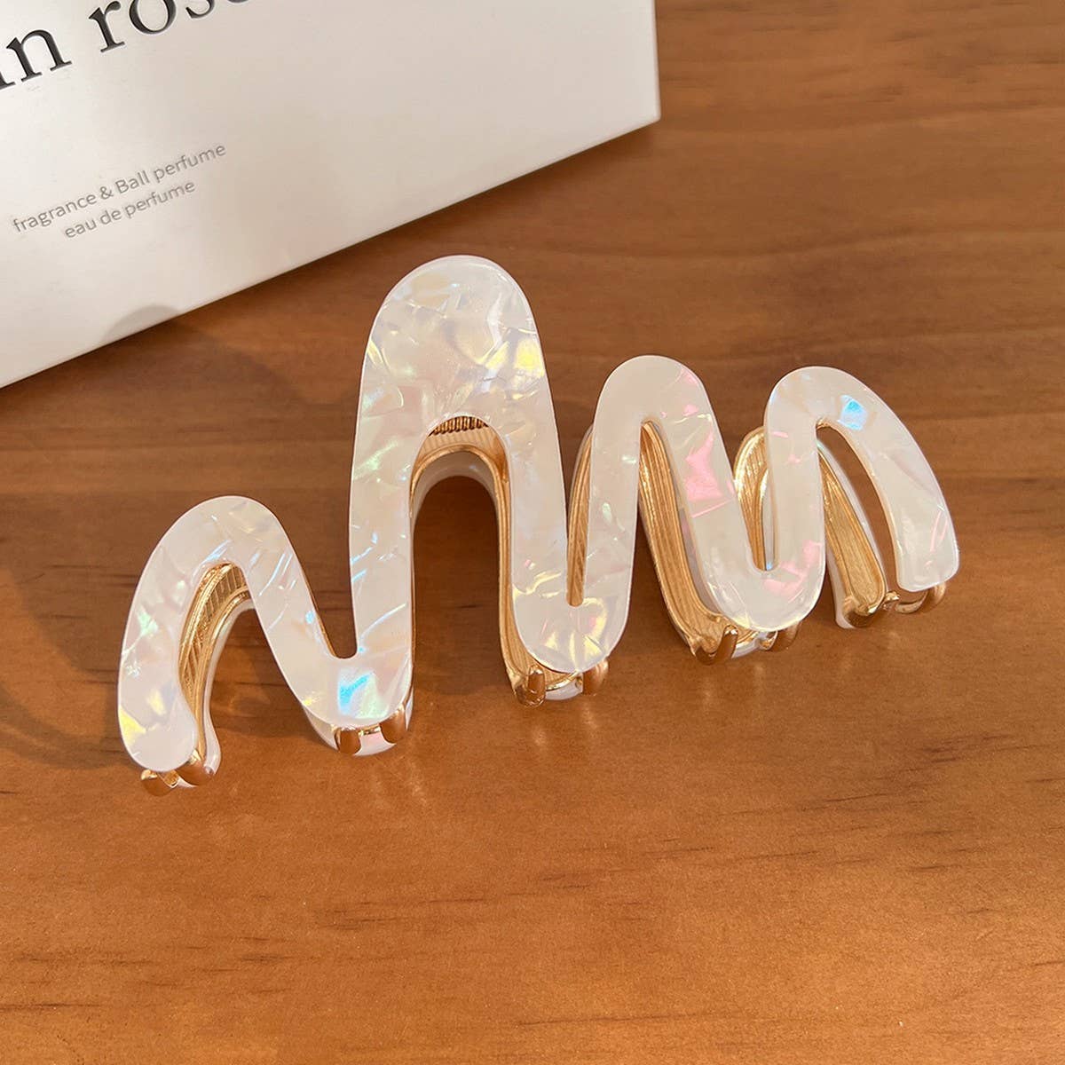 Elegant Wave Metal Claw ? Large Sweet Hair Clip
