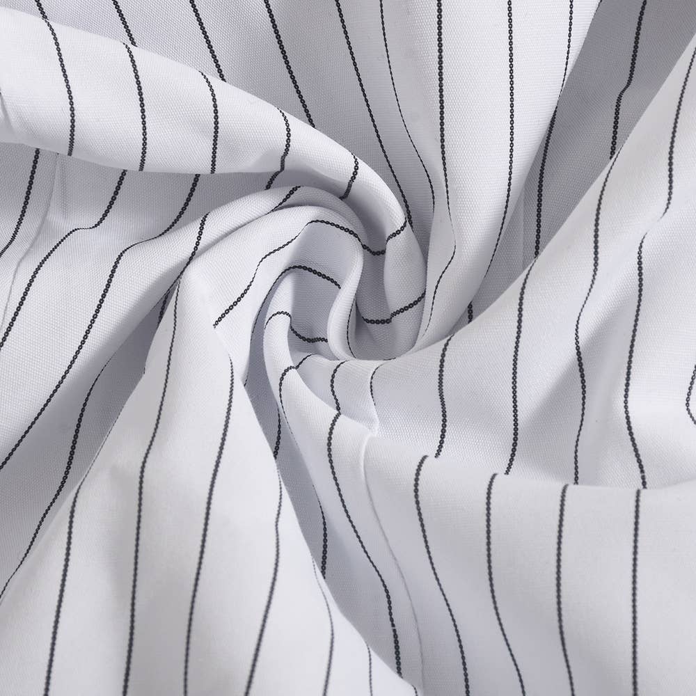 Sleeveless, form-fitting, navel exposed V shirt