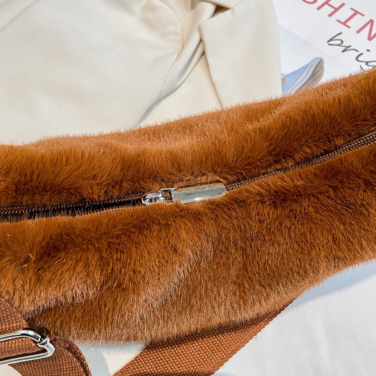 WINTER LIGHT CASUAL VERSATILE SHOULDER PLUSH BAG_CWAB3920