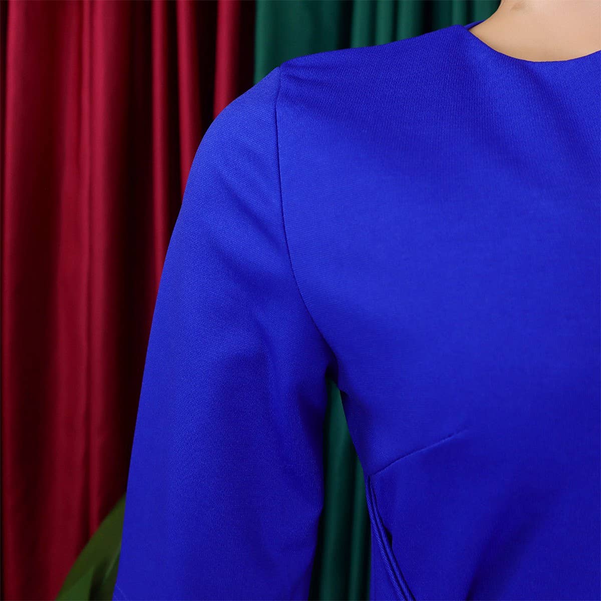 V-NECK SOLID COLOR HIP-HUGGING ELEGANT DRESS