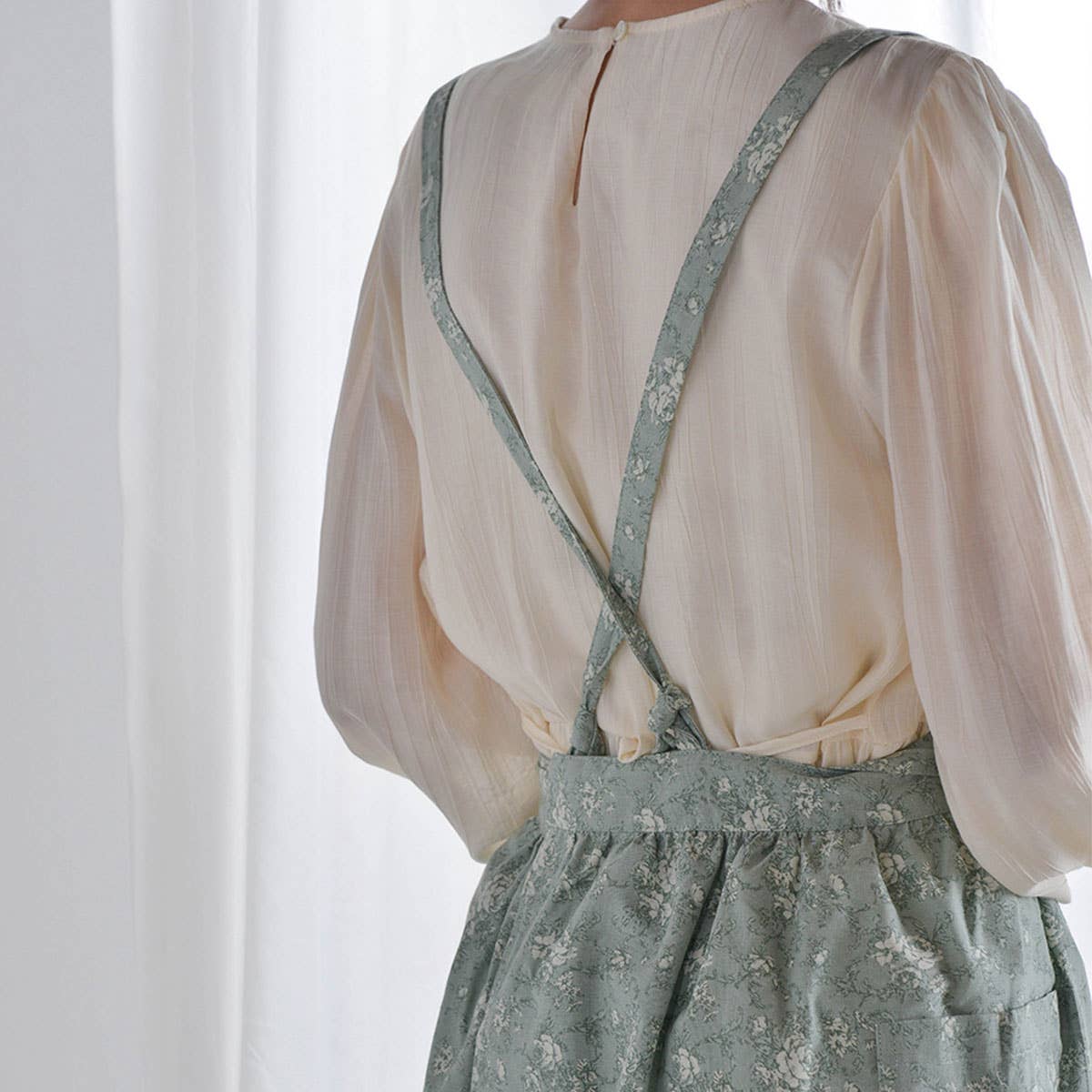 Extended Floral Print Linen Aprons with pockets_CWMM3304