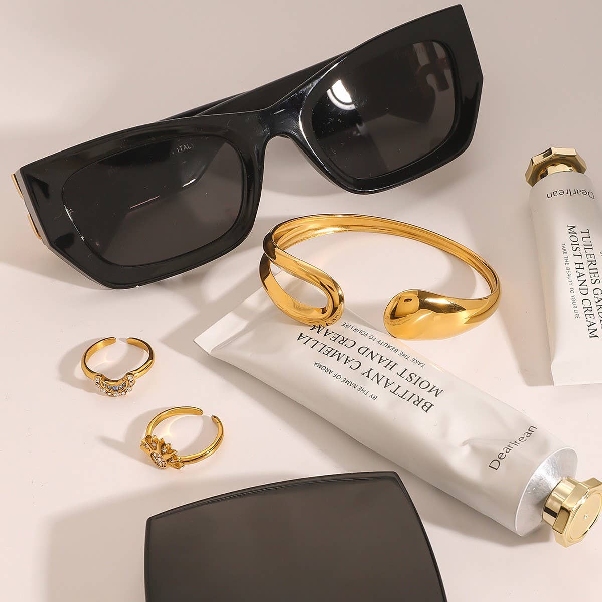 Chic Irregular Open Bangle, 18K Gold Titanium_CWAJE4762