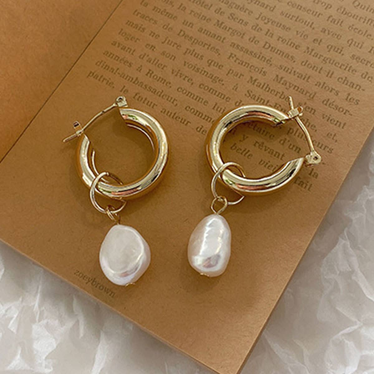 Simple versatile and retro-styled pearl earrings