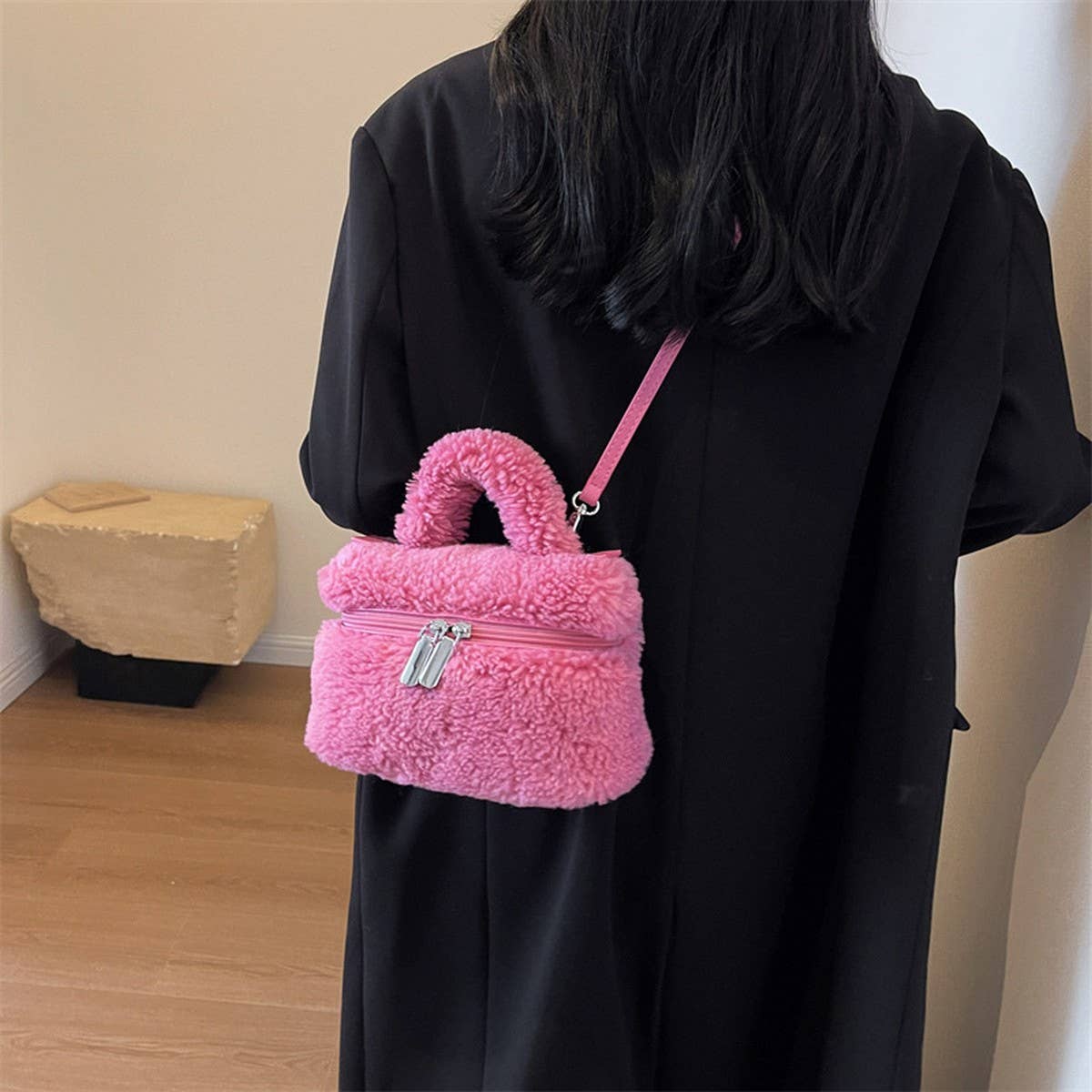 WINTER ONE-SHOULDER CROSSBODY LAMB PLUSH BAG_CWAB3924