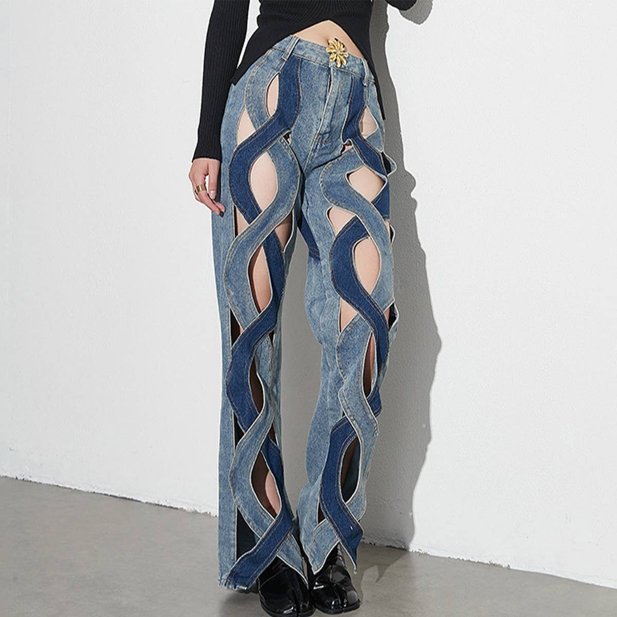 SPLICED CONTRASTING HOLLOW OUT JEANS_CWJP0189