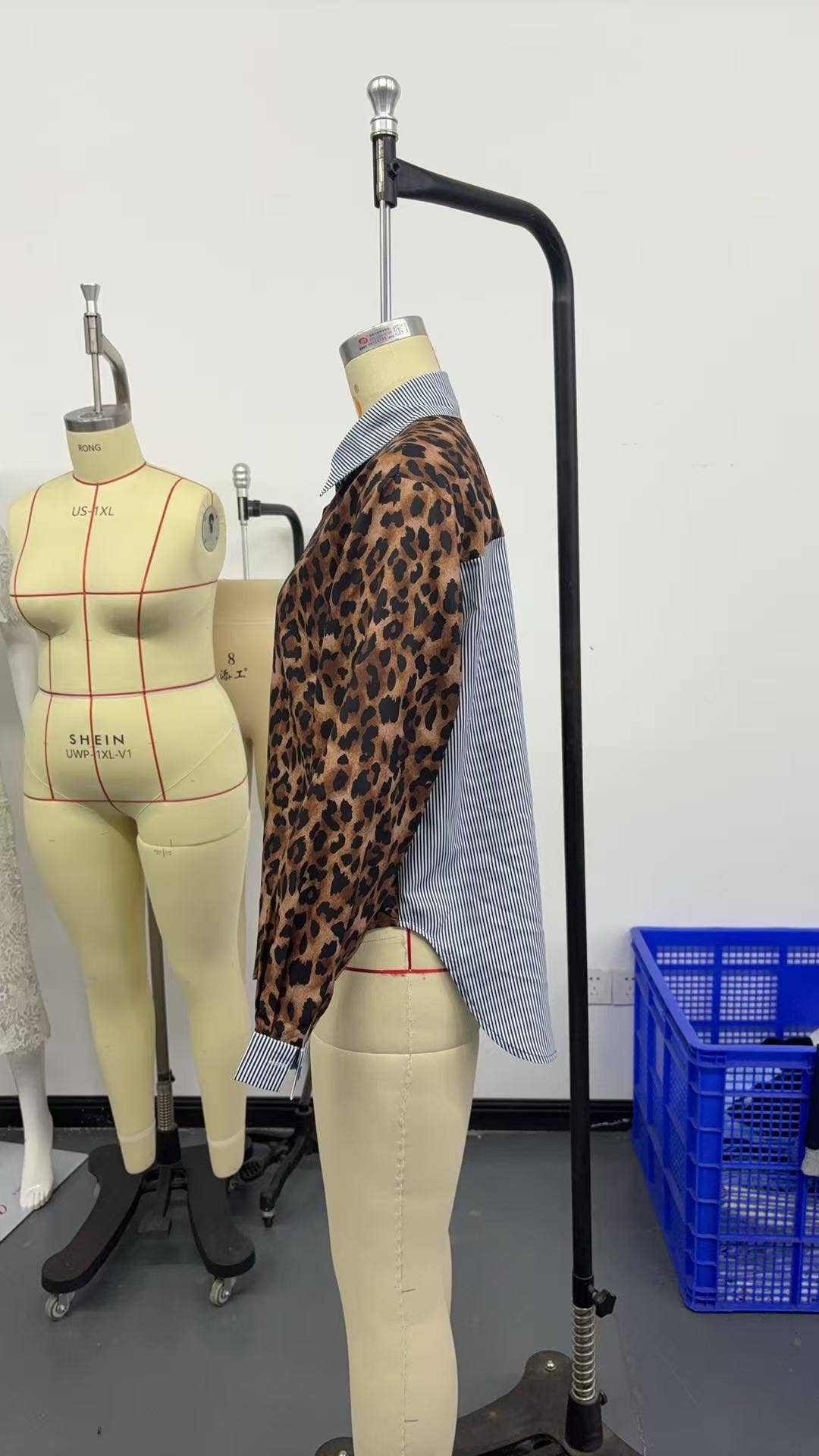 Fashionable leopard patchwork loose casual shirt