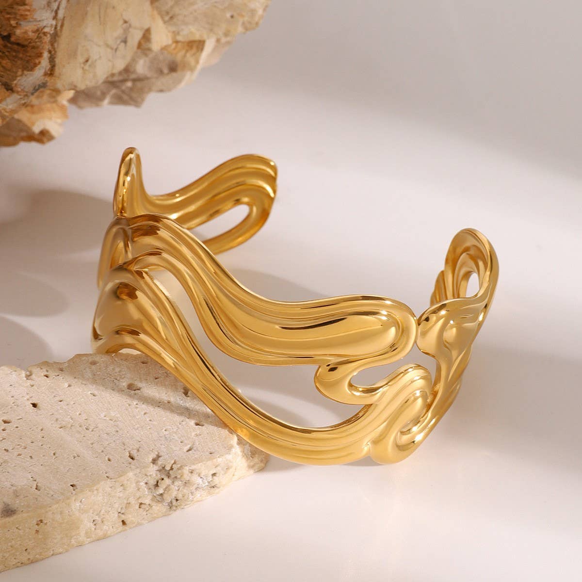 18K Gold Irregular Wave Textured Open Bangle_CWAJE4706