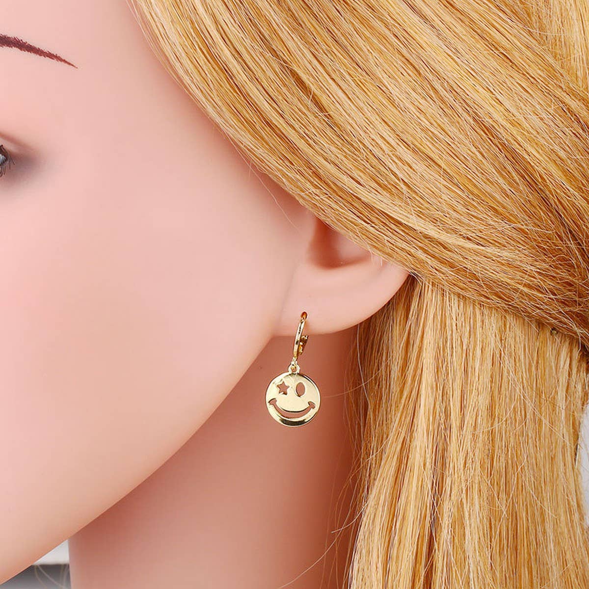 GOLD PLATED SMILEY EXPRESSION PENDANT EARRINGS