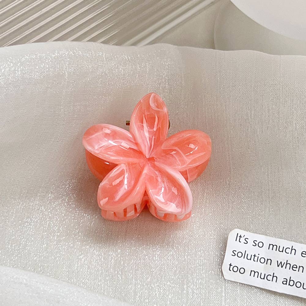 Light-colored egg flower, fresh and sweet grab