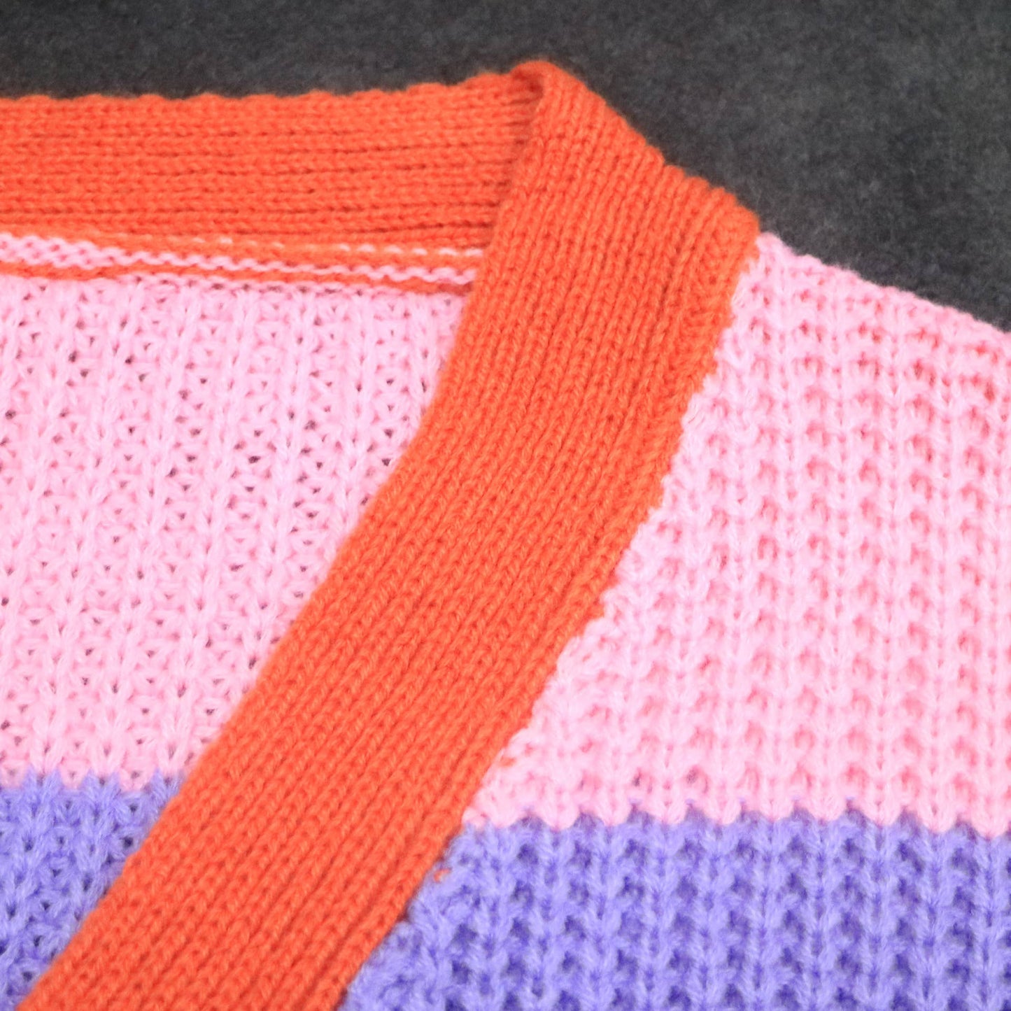 STRIPED CONTRAST COLOR SINGLE BREASTED CARDIGAN