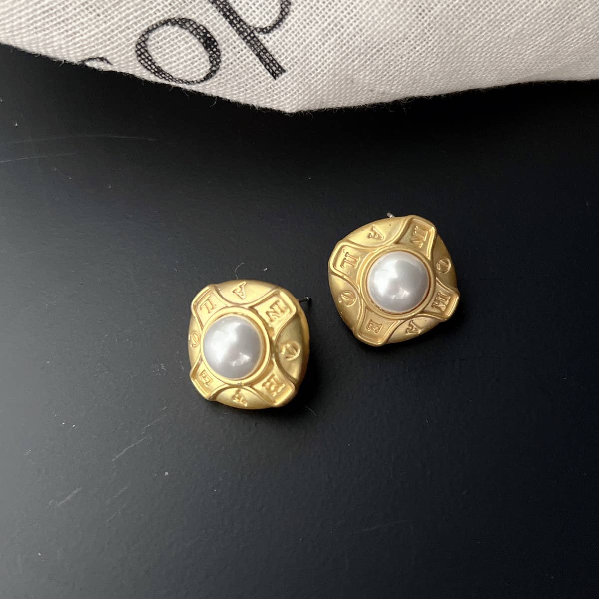 LIGHT LUXURY ROUND PEARL EARRINGS AND EARRINGS