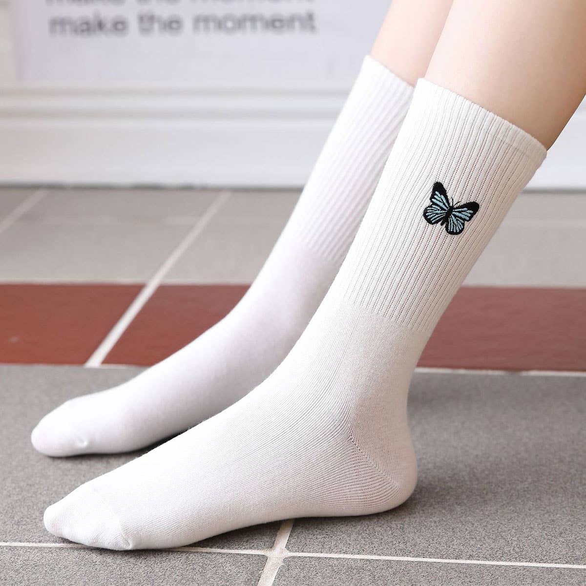 Butterfly Embroidery Crew Socks For Womens_CWMS085