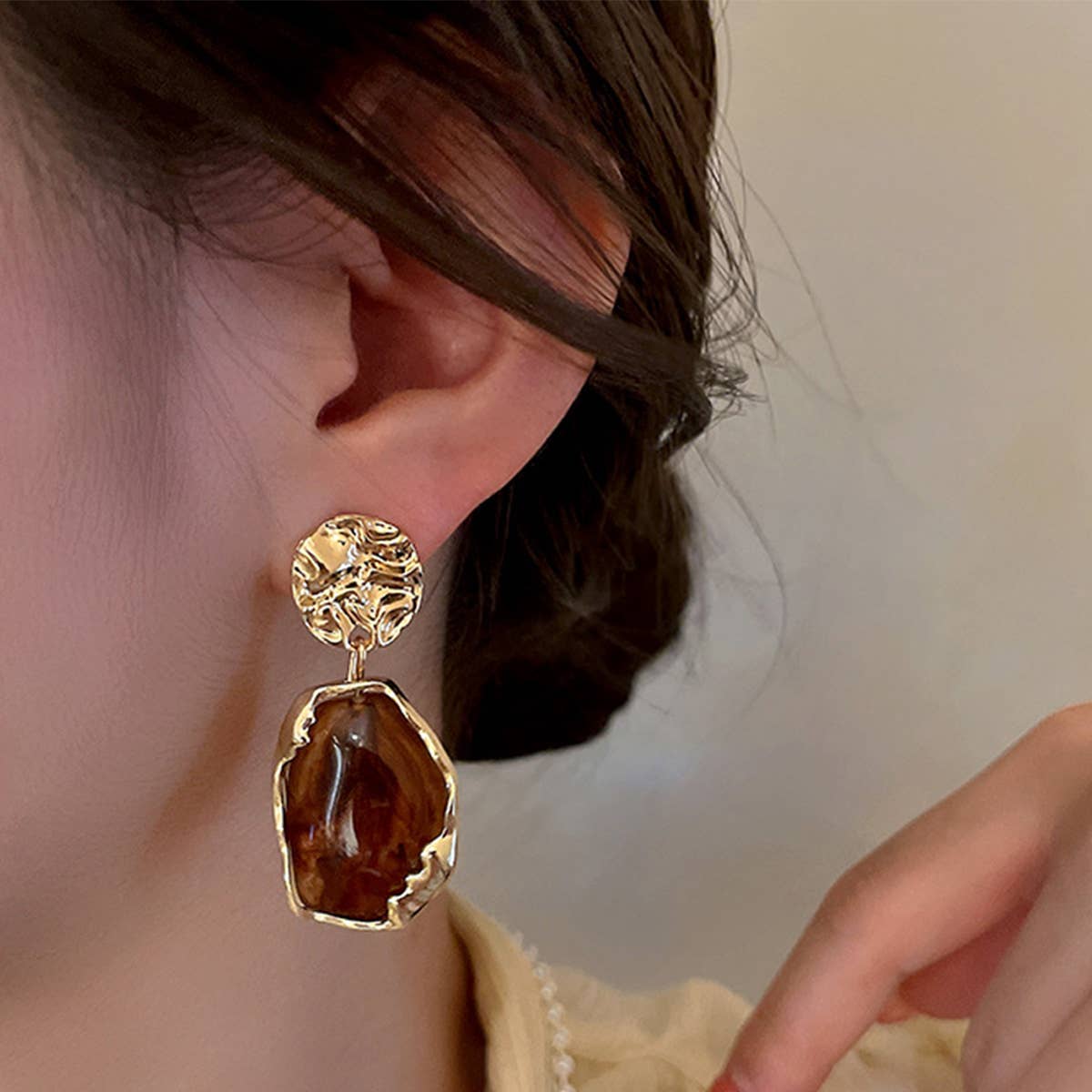 PLEATED GEOMETRIC FRENCH VINTAGE EARRINGS_CWAJE2322