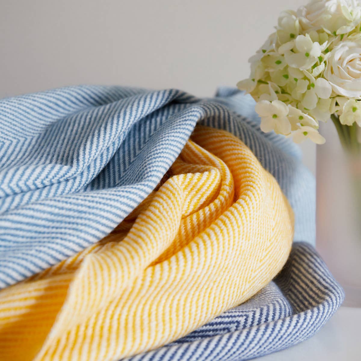 WOVEN JACQUARD TASSEL THROW BLANKET_CWMM1472