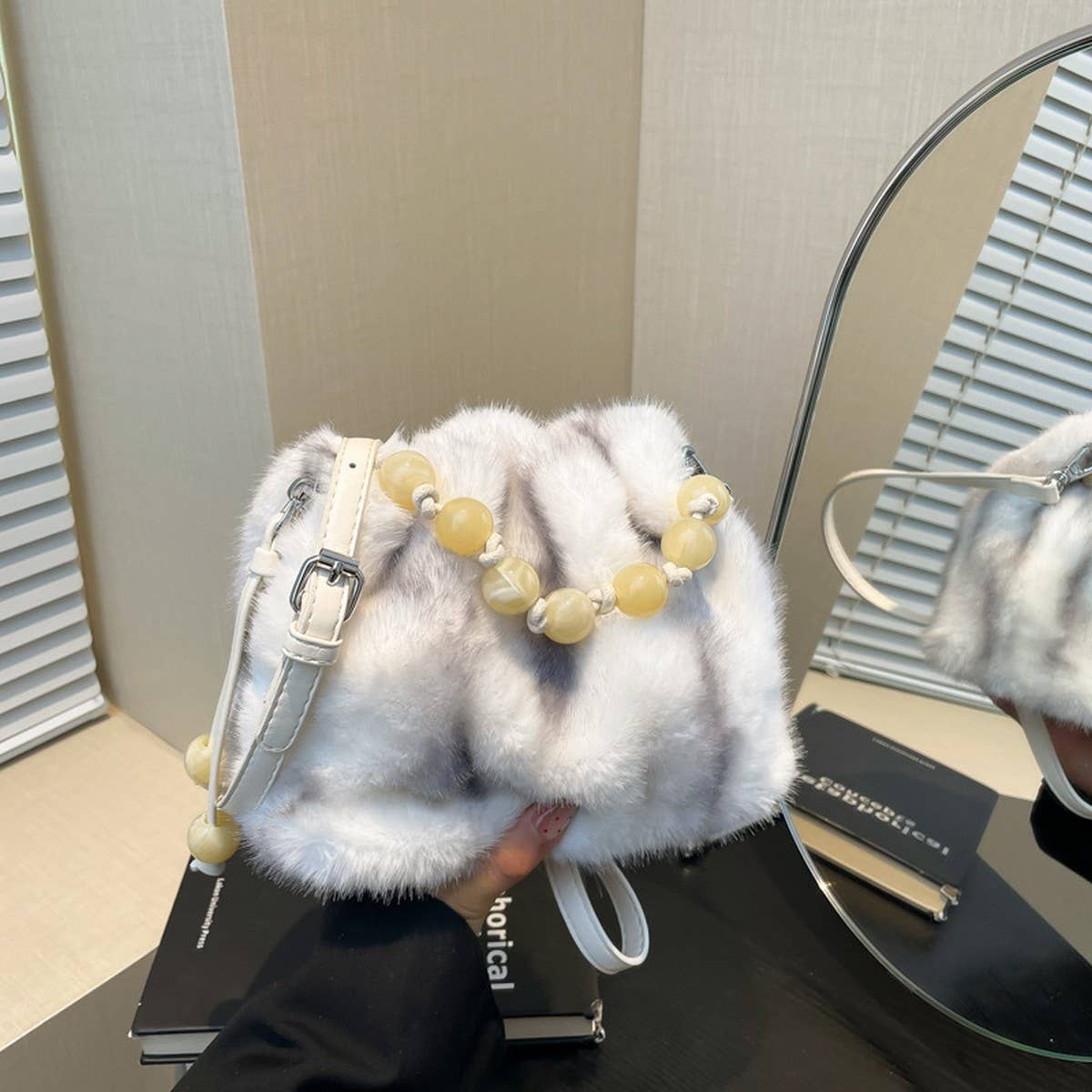 WINTER LEOPARD PRINT CROSSBODY BUCKET PLUSH BAG_CWAB4018