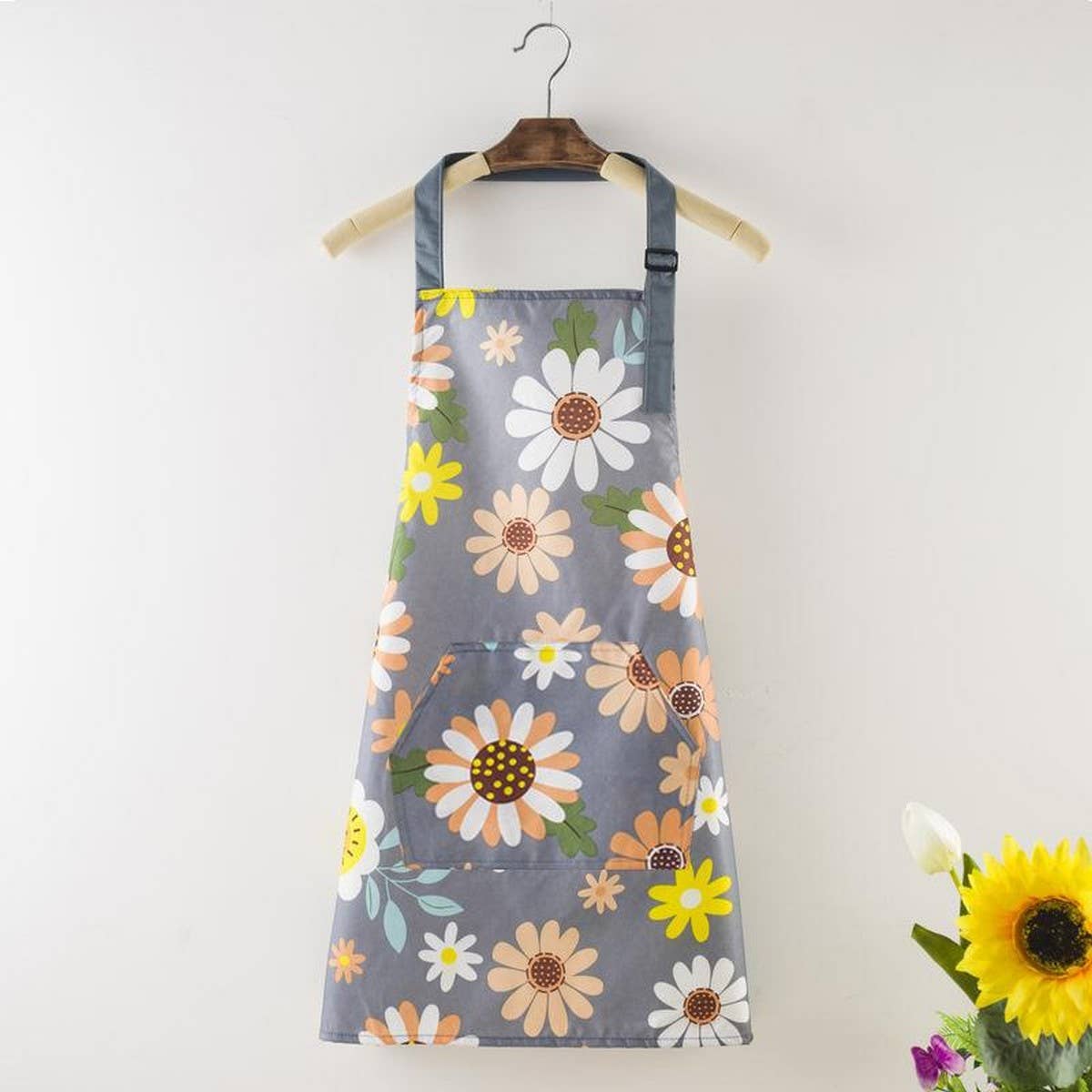Chrysanthemum Print Waterproof Aprons with pockets