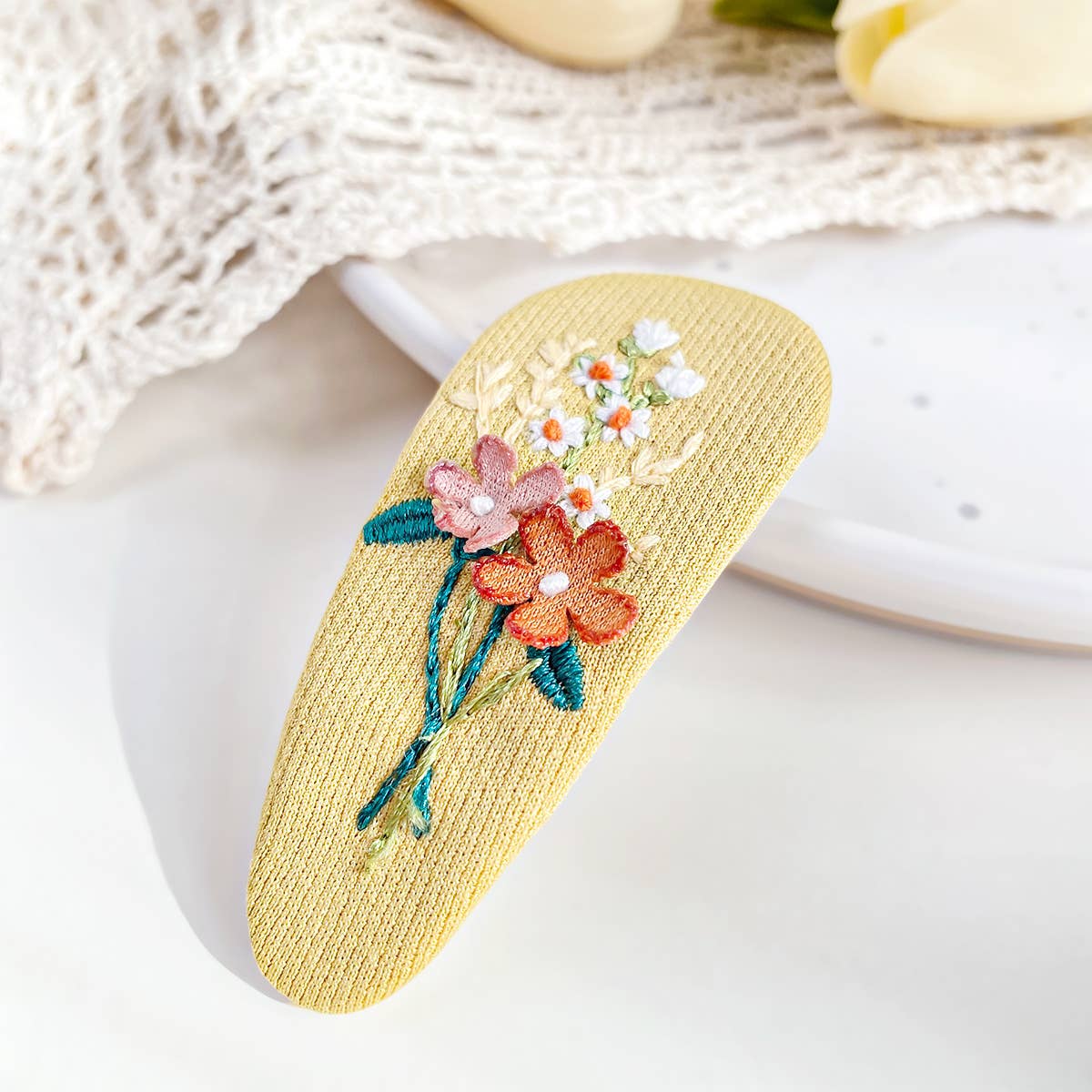 Three-dimensional hair clips fabric embroidery