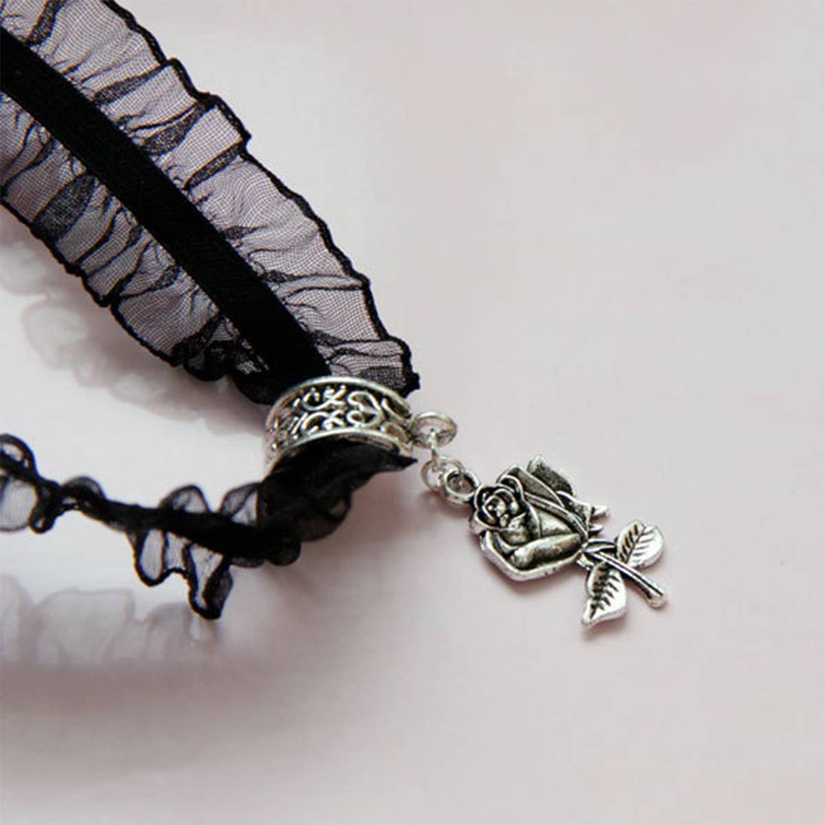 HALLOWEEN LACE ROSE PENDANT SHORT CLAVICLE CHAIN
