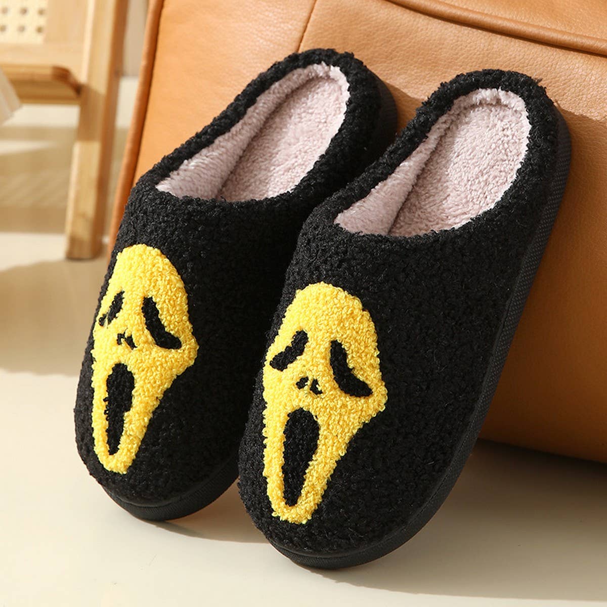 SOFT PLUSH COMFY HALLOWEEN SLIPPERS_CWSHS0261