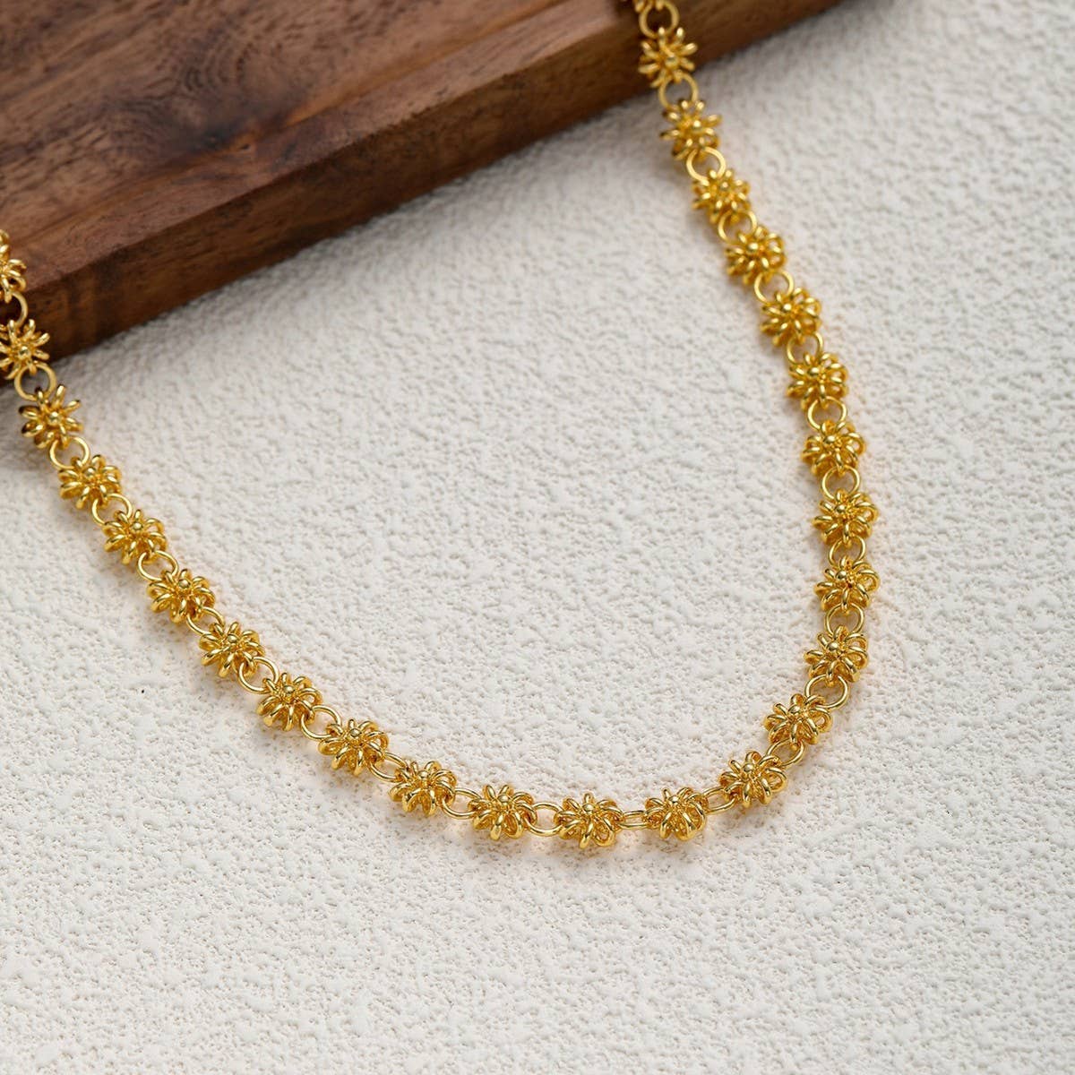 VINTAGE FLOWER NECKLACE SUN PATTERN NECKLACE