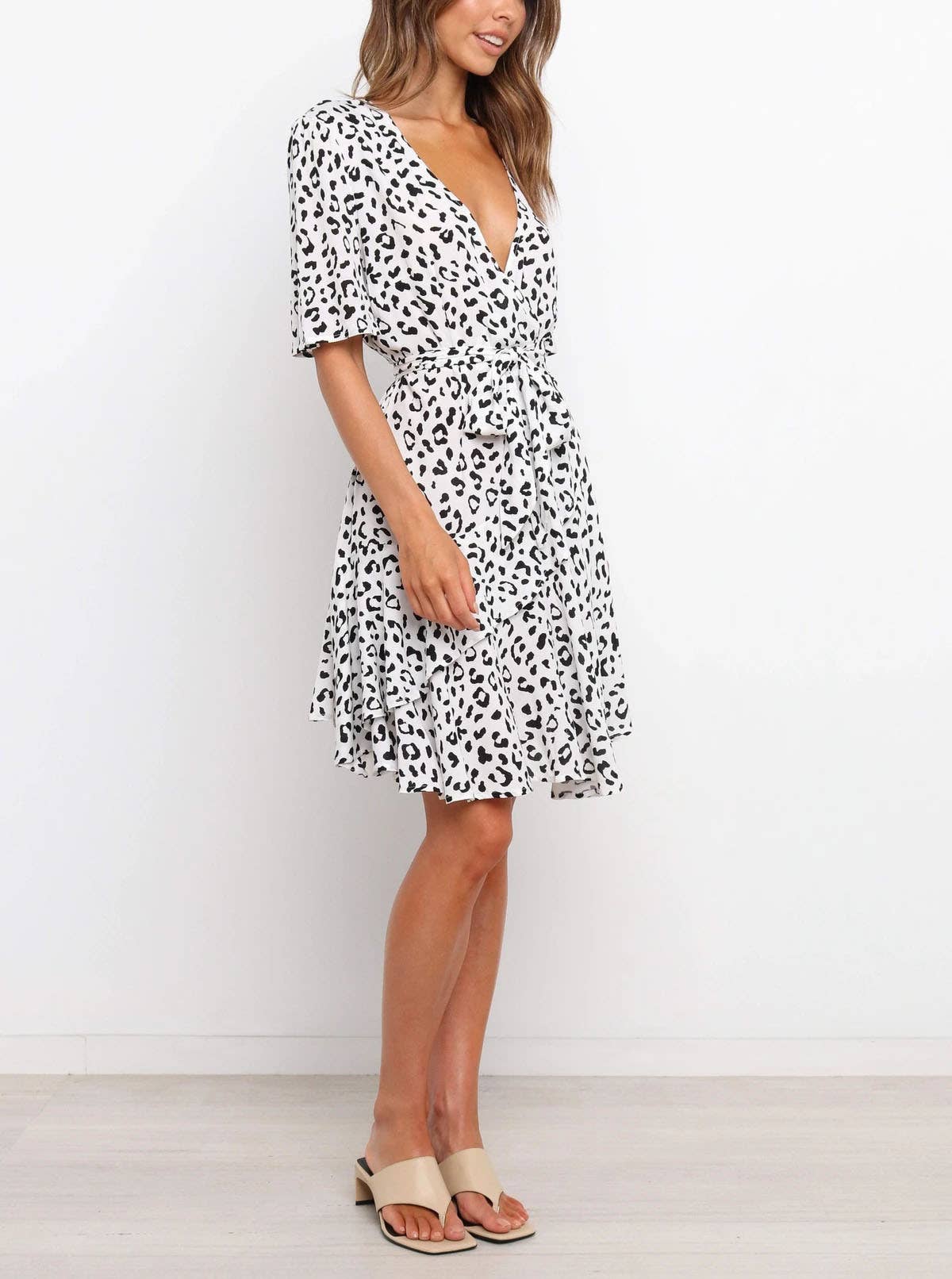 LEOPARD PRINT BELTED V-NECK DRESS